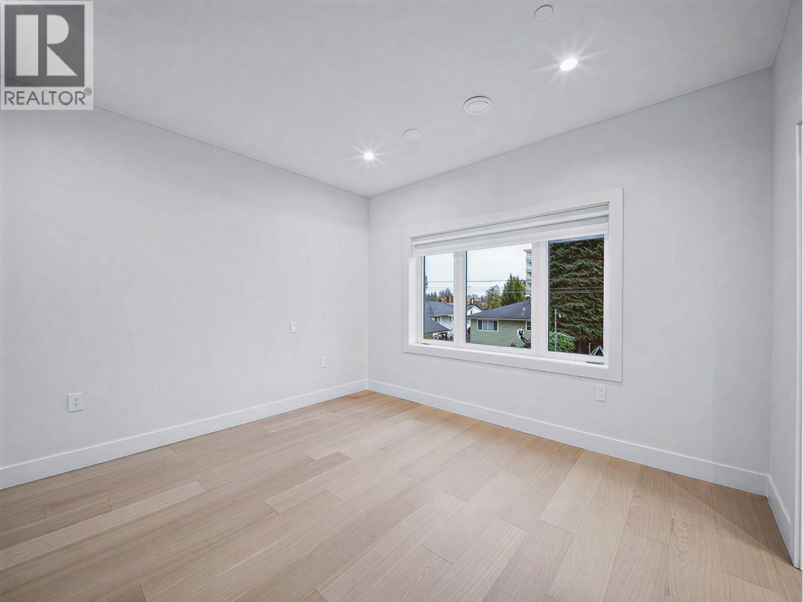 2 6989 Kerr Street Property Photo 13