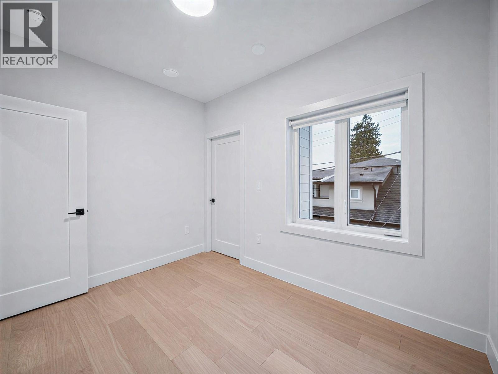 2 6989 Kerr Street Property Photo 16