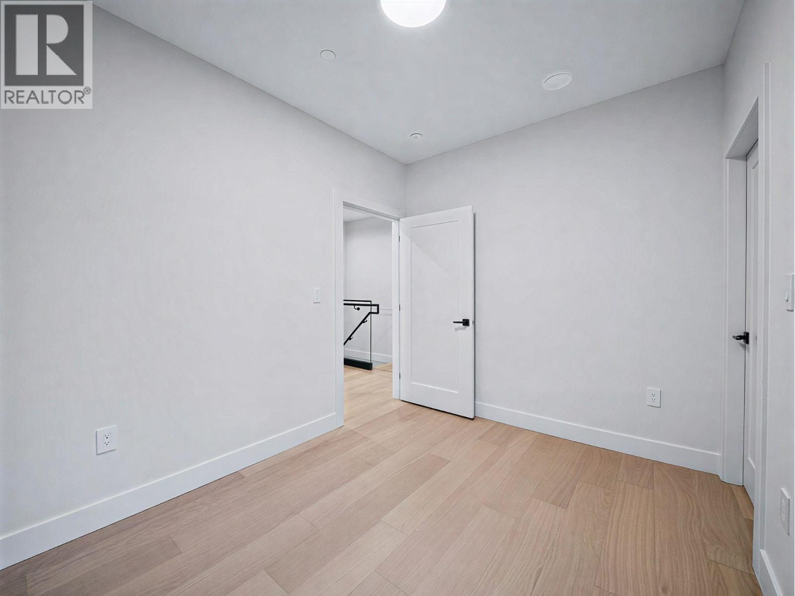 2 6989 Kerr Street Property Photo 17