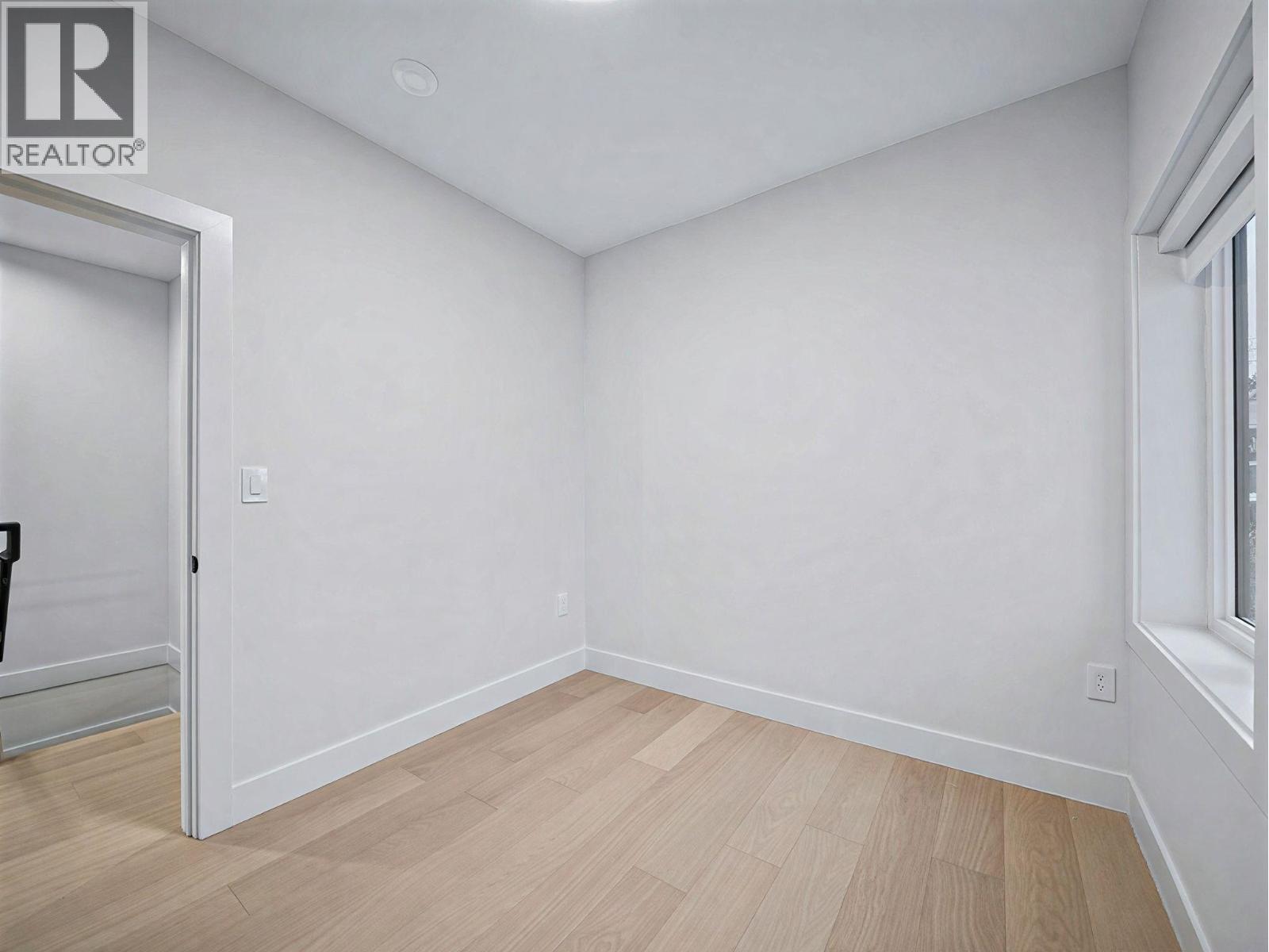 2 6989 Kerr Street Property Photo 18