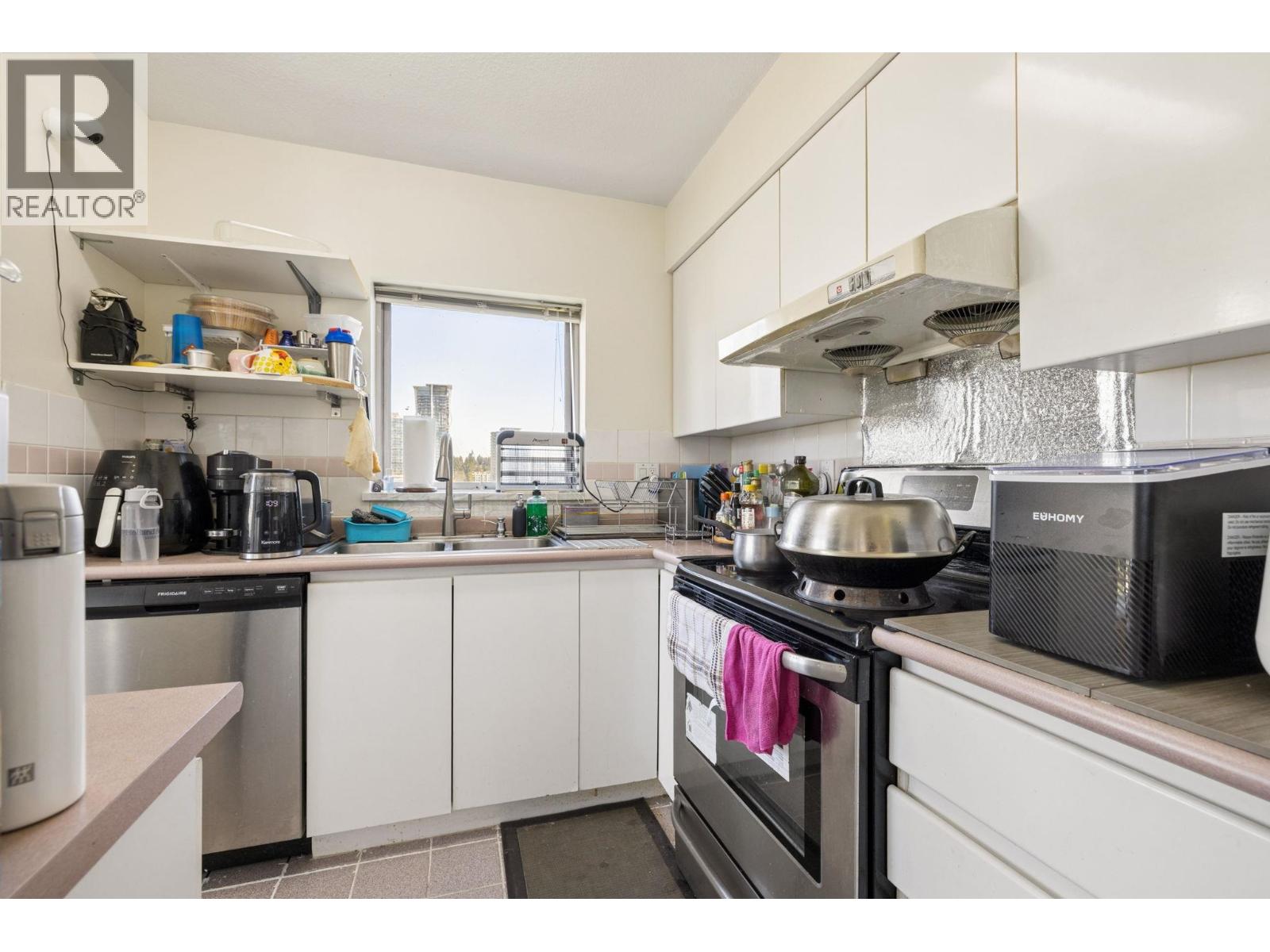 1606 9633 Manchester Drive Property Photo 18