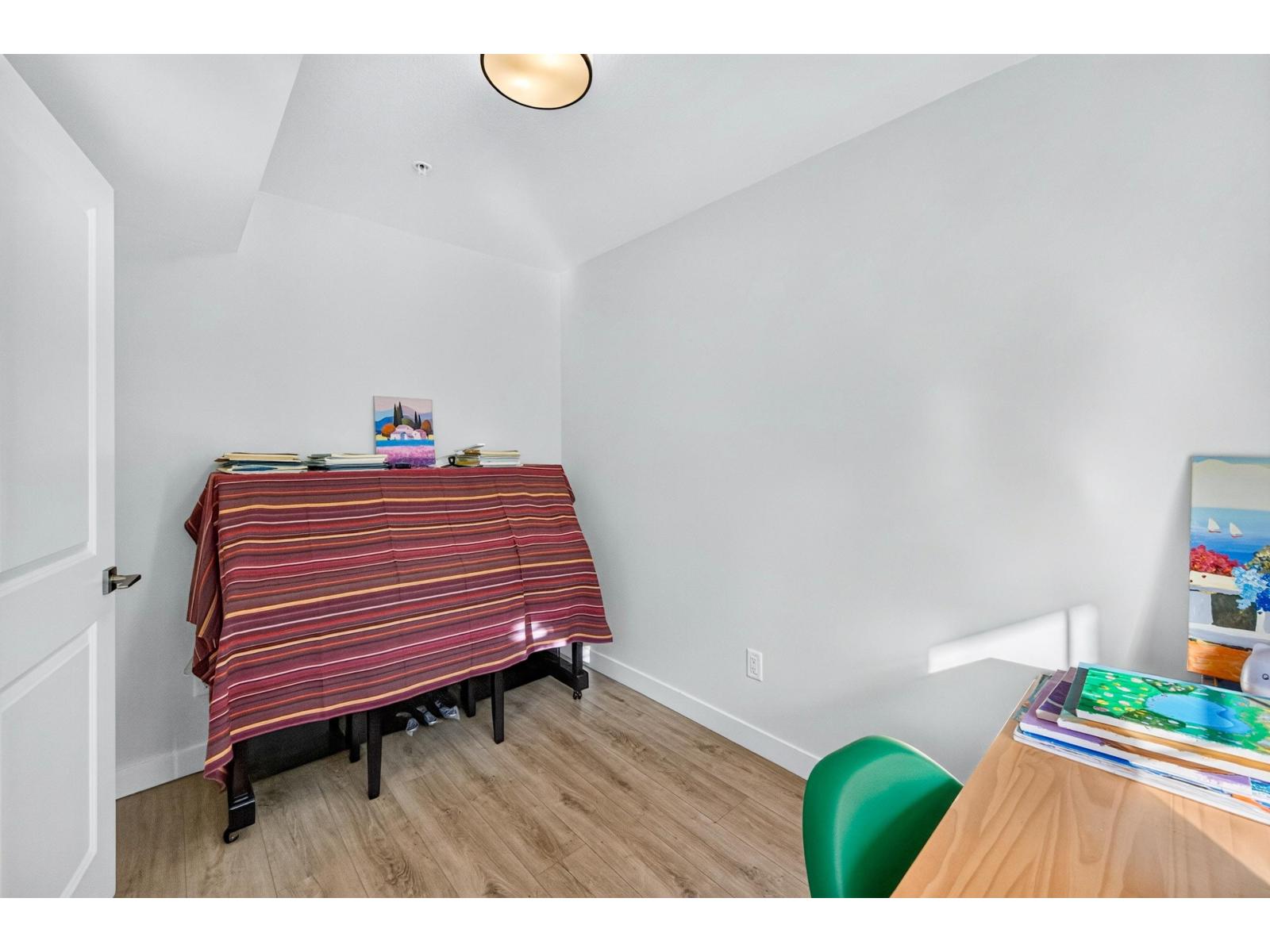 122 20180 84 Avenue Property Photo 5