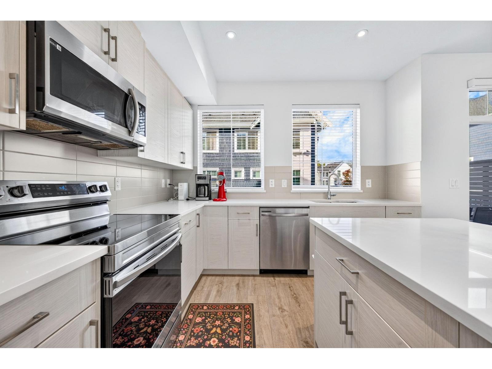 122 20180 84 Avenue Property Photo 8