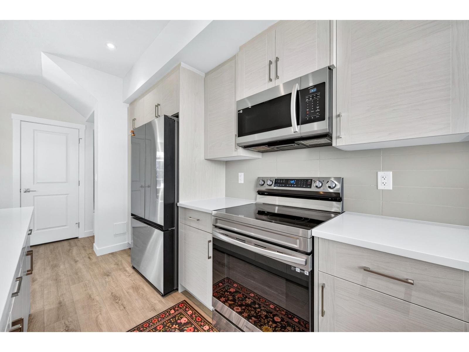 122 20180 84 Avenue Property Photo 9