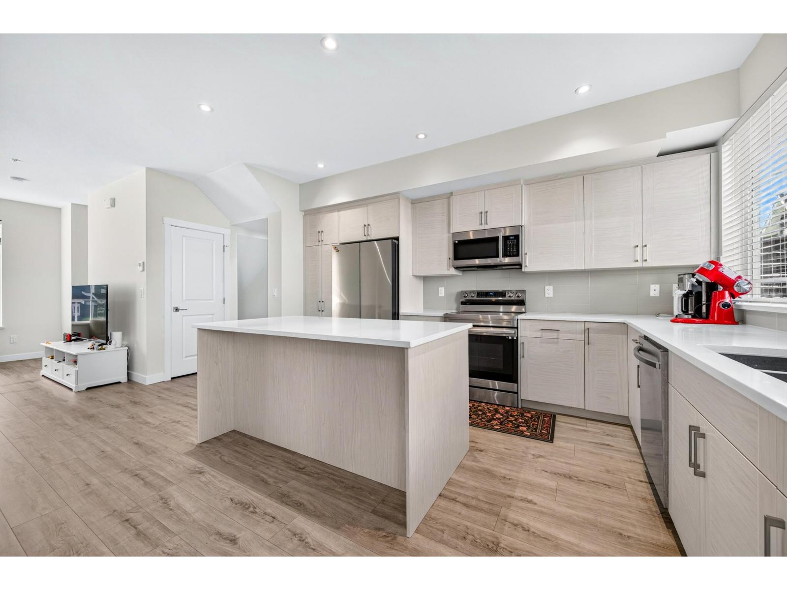 122 20180 84 Avenue Property Photo 10
