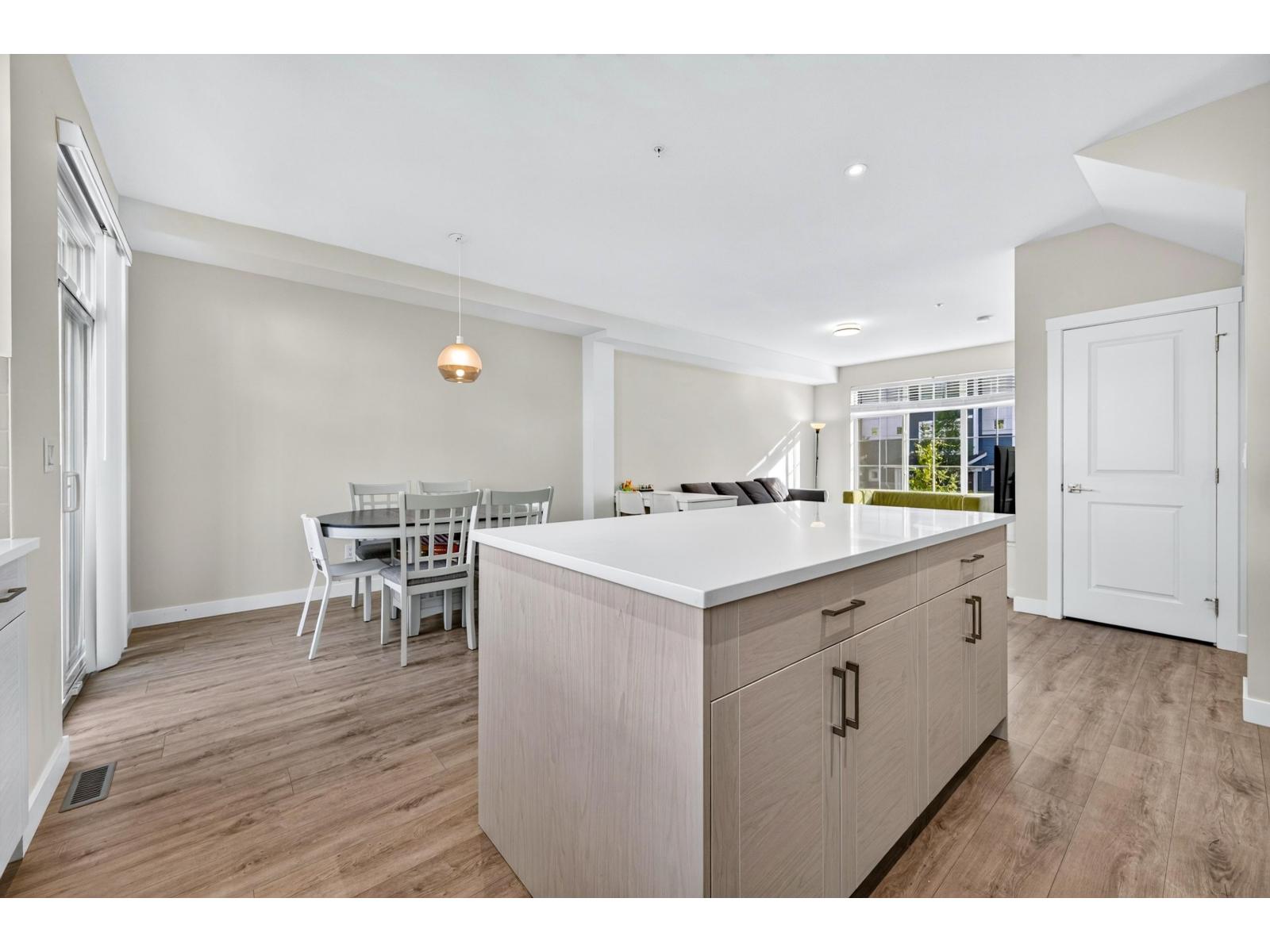 122 20180 84 Avenue Property Photo 11