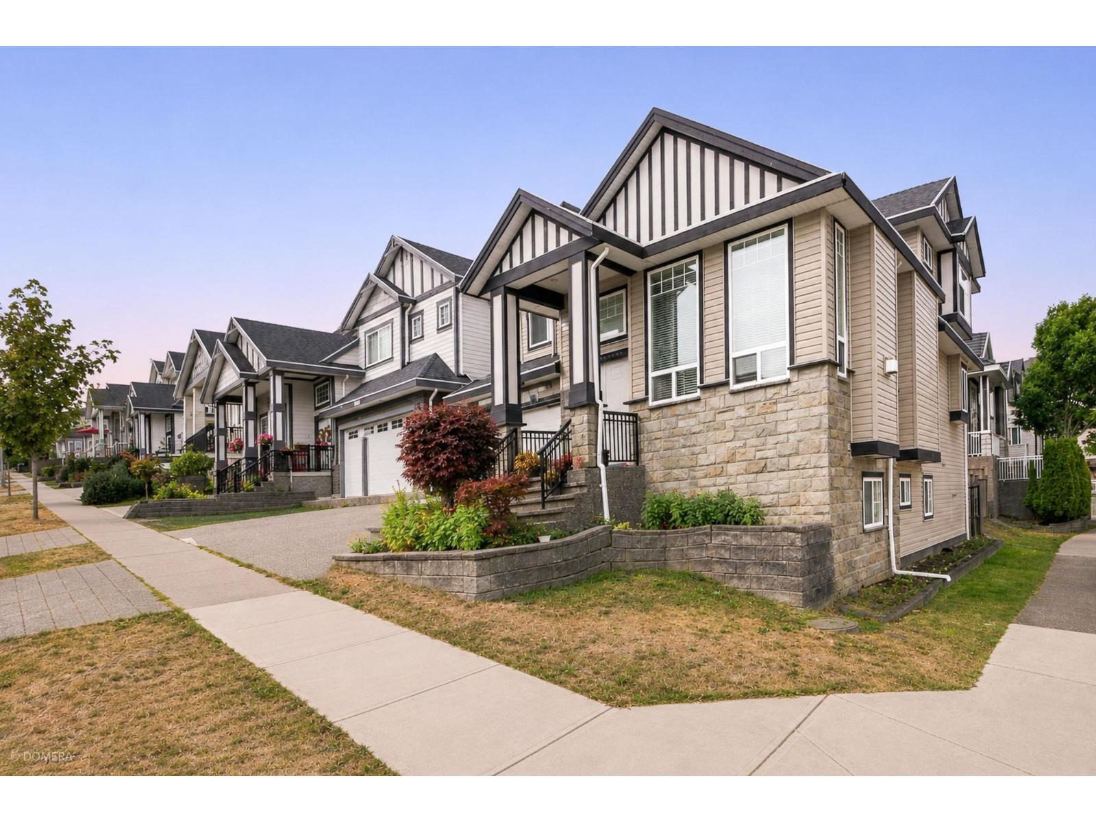 6191 146 Street Property Photo 3