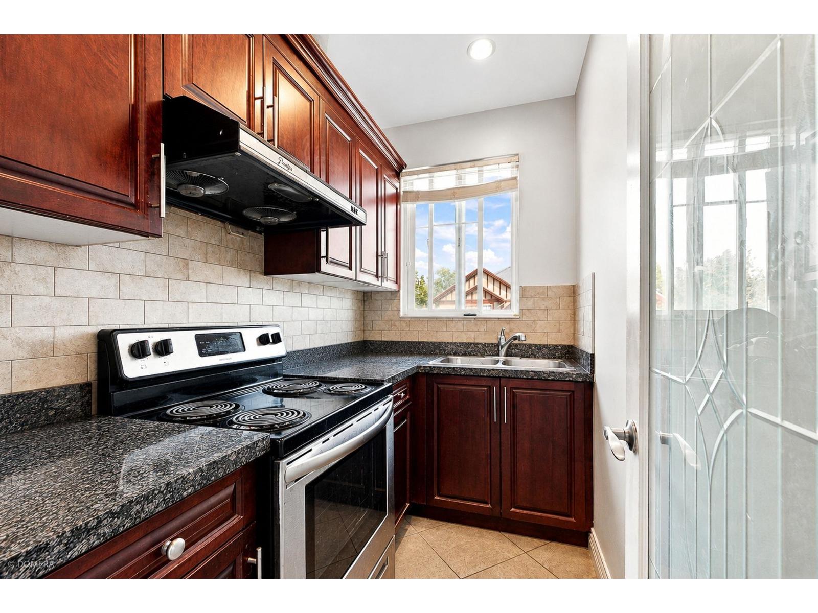 6191 146 Street Property Photo 10