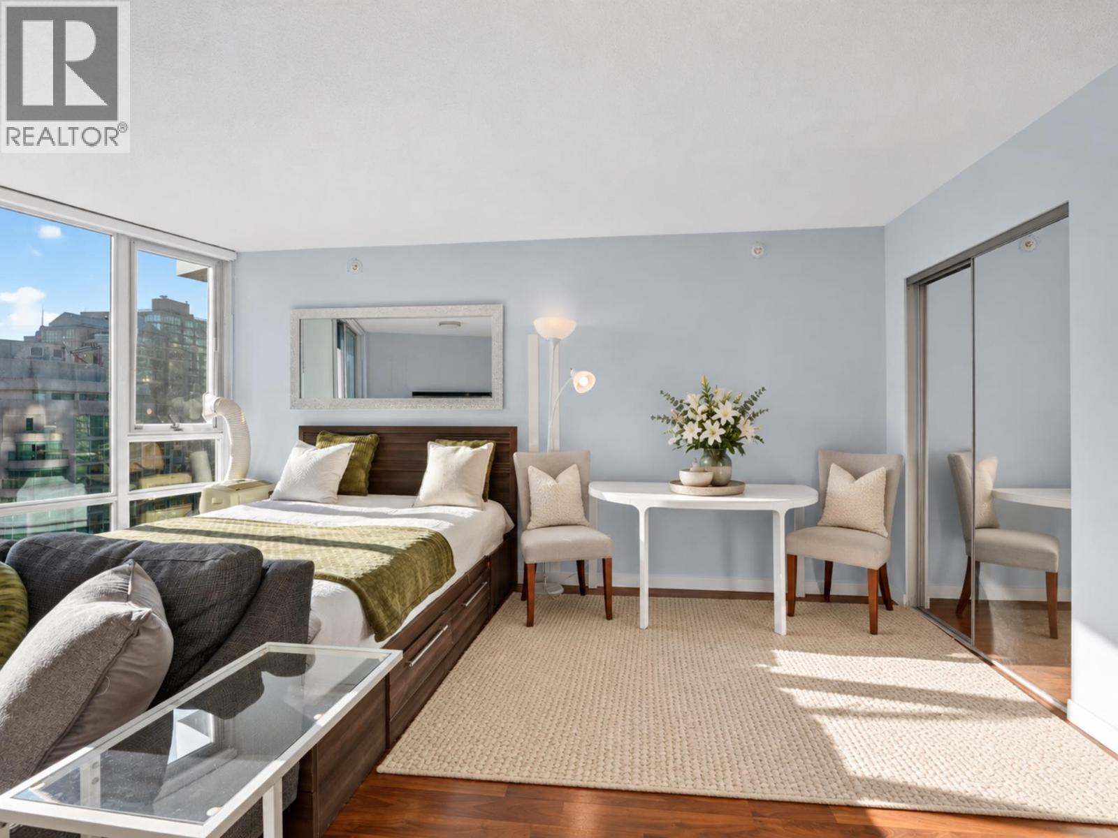 2508 233 Robson Street Property Photo 2