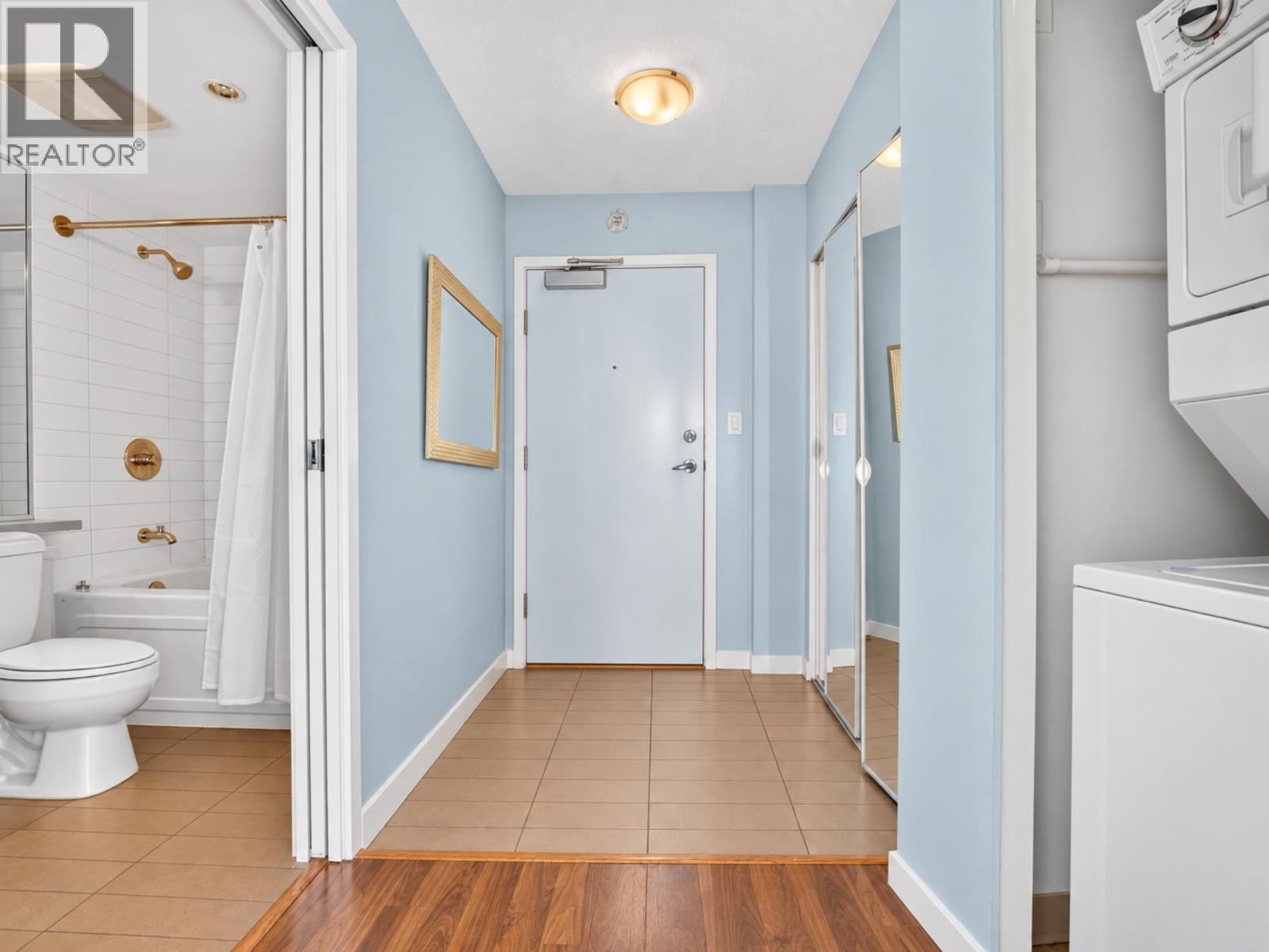 2508 233 Robson Street Property Photo 4