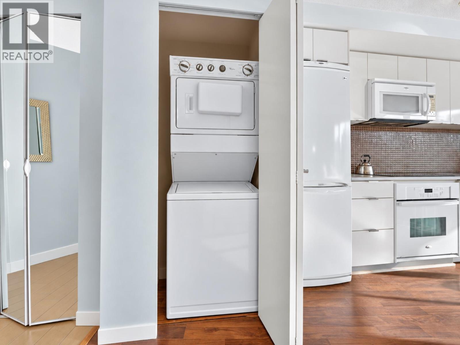 2508 233 Robson Street Property Photo 6