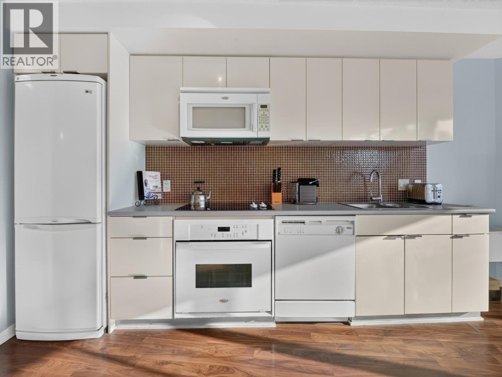 2508 233 Robson Street Property Photo 7