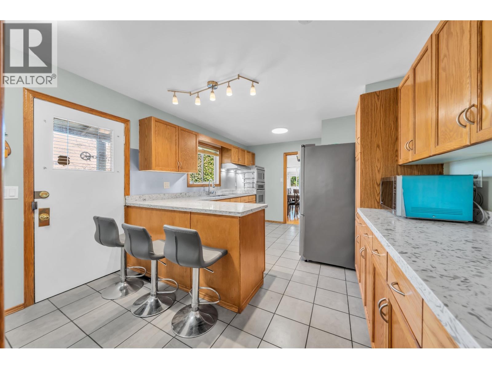 8758 Crest Drive Property Photo 18