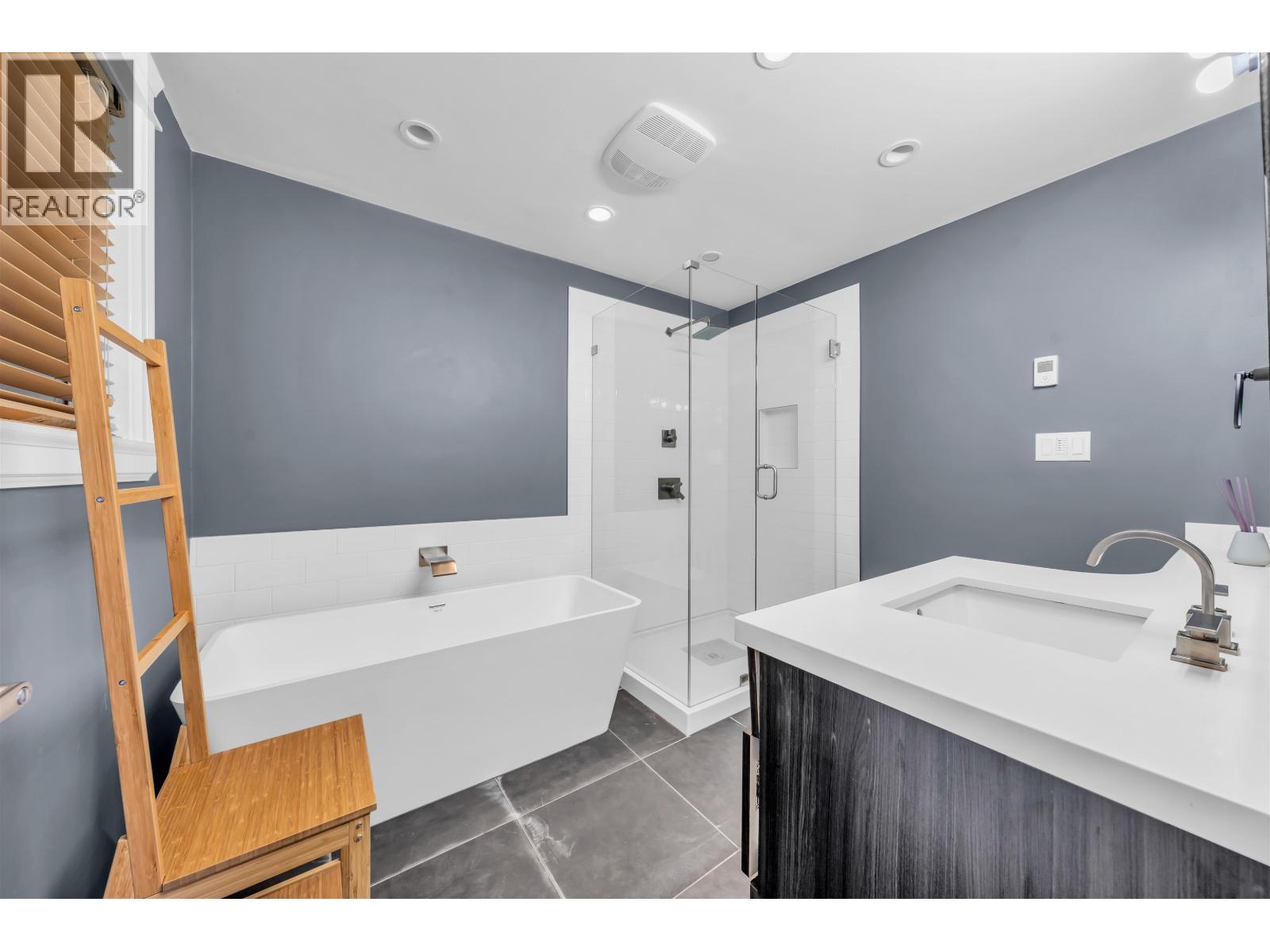 8758 Crest Drive Property Photo 31
