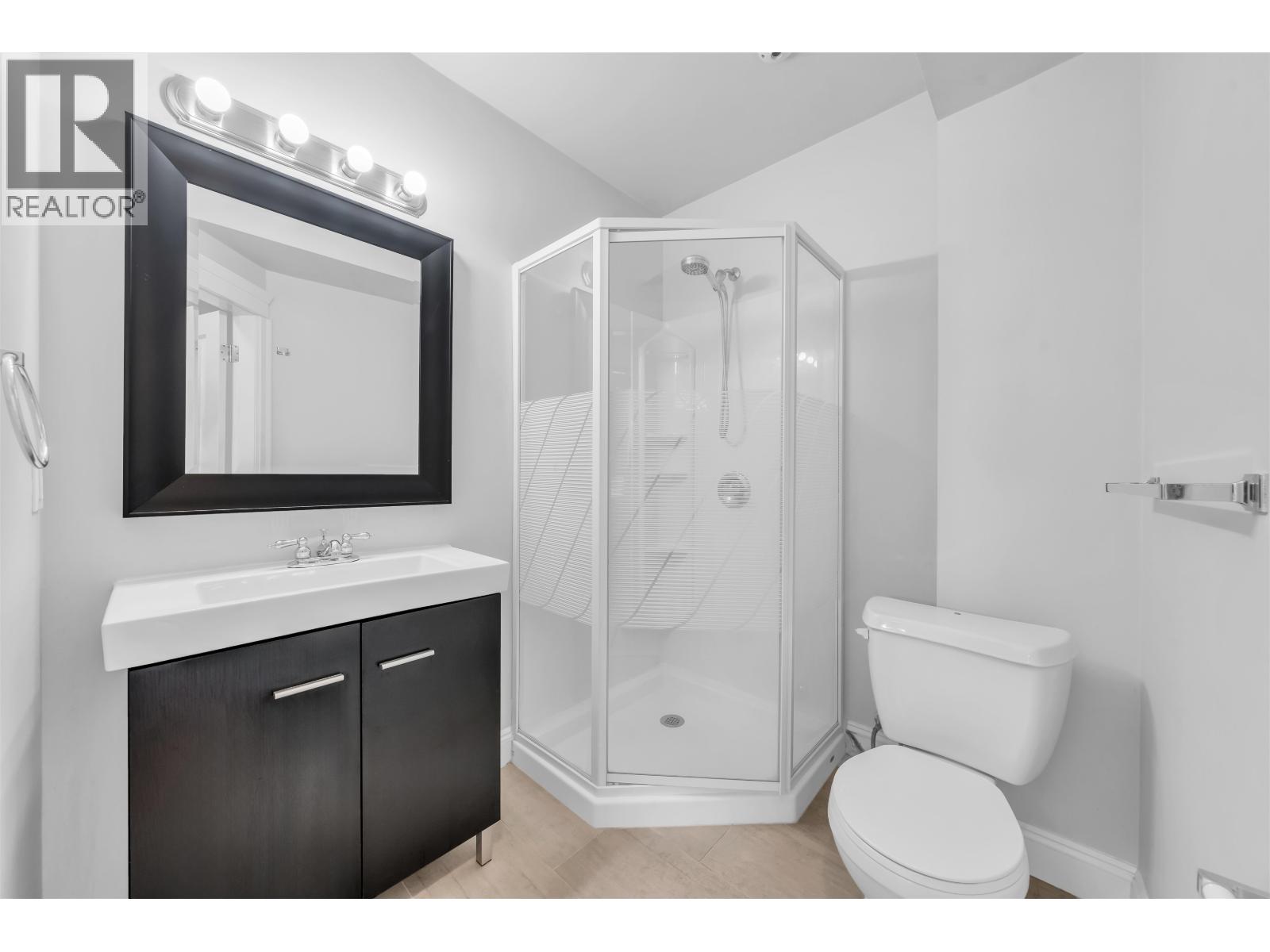 8758 Crest Drive Property Photo 32