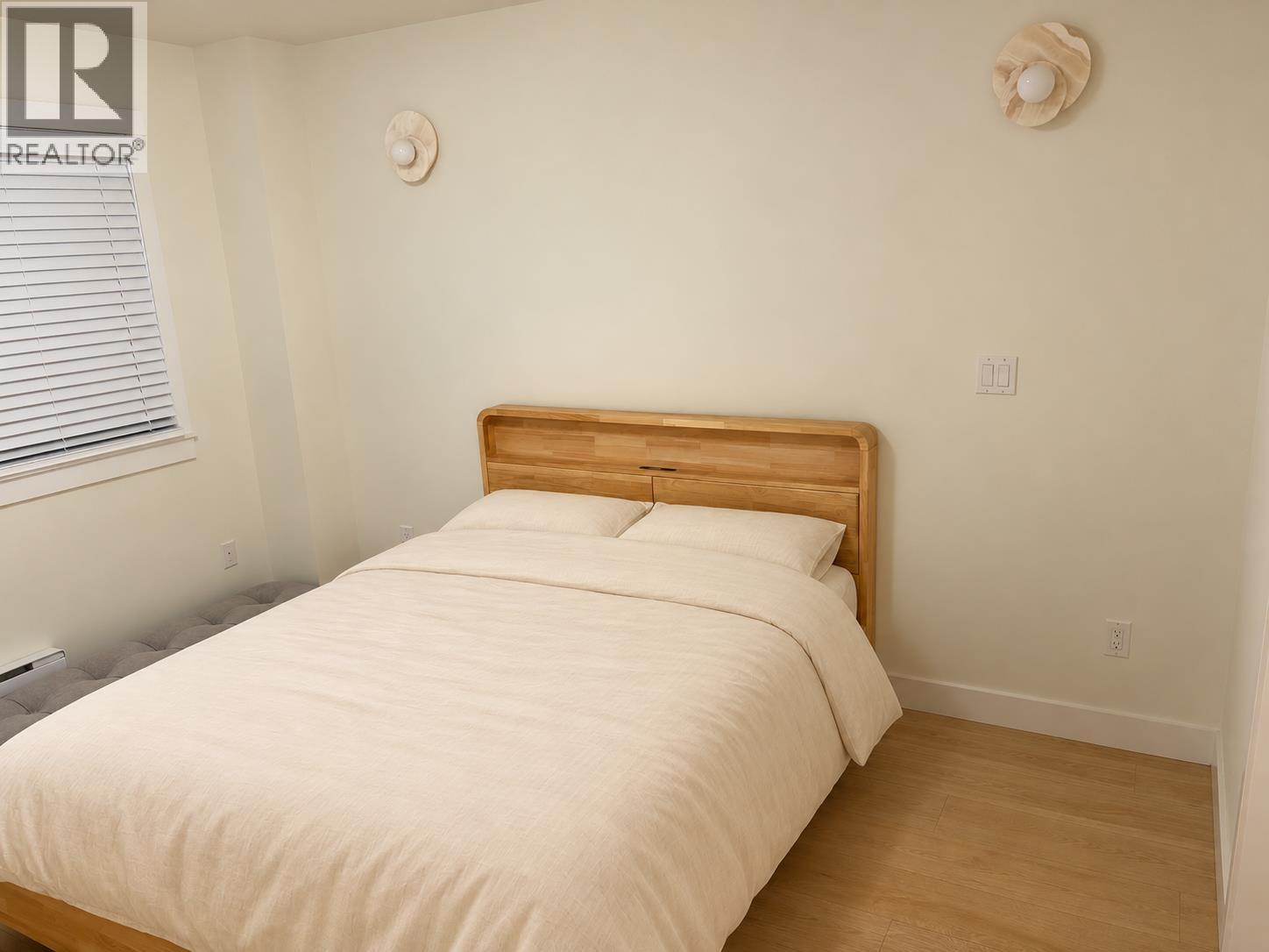 2x 5580 Moncton Street Property Photo 3