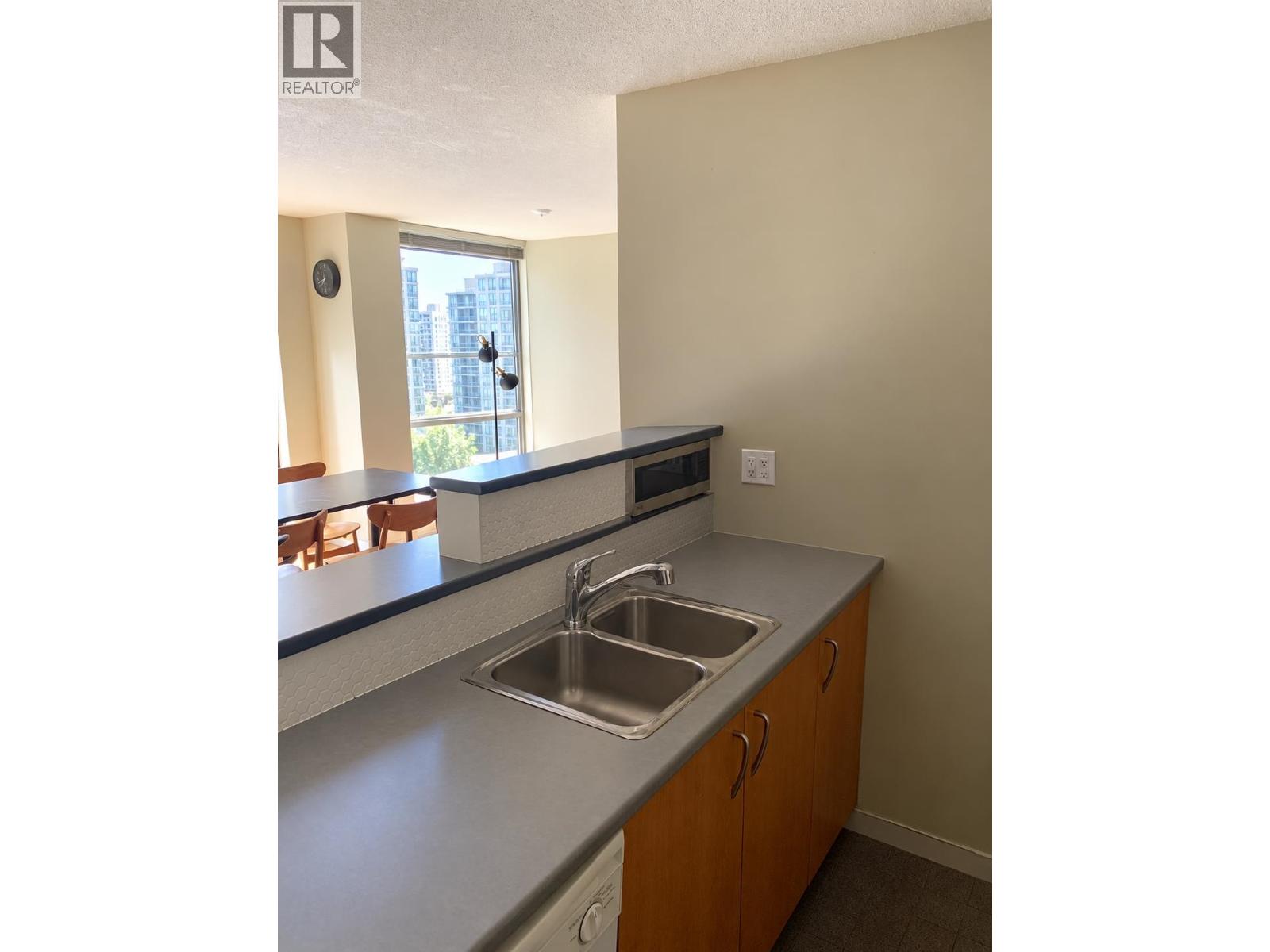 15xx Main Bedroom-1295 Richards Street Property Photo 6