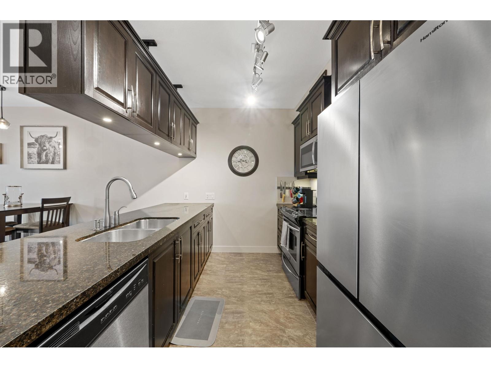 114 11887 Burnett Street Property Photo 8