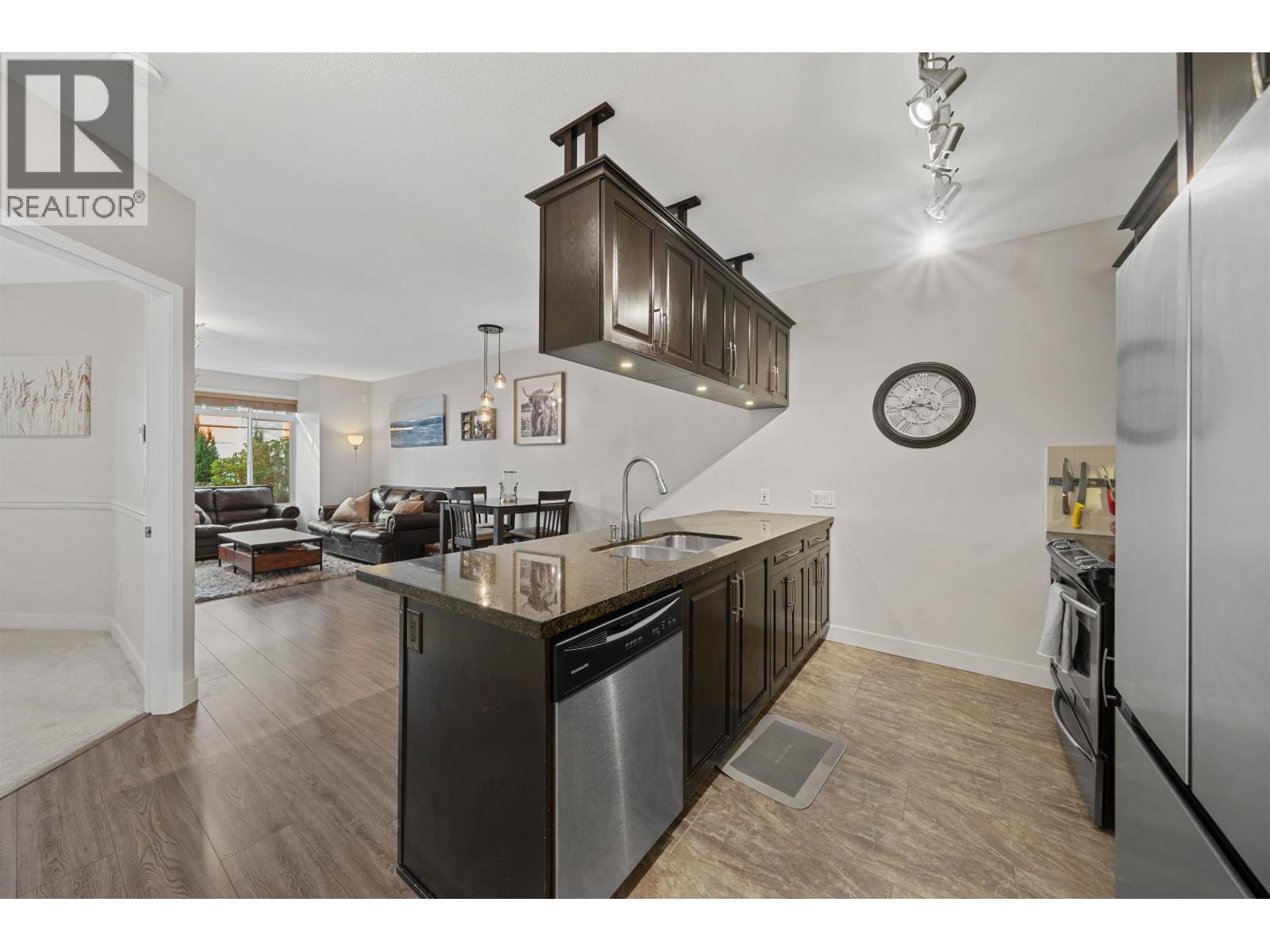 114 11887 Burnett Street Property Photo 9