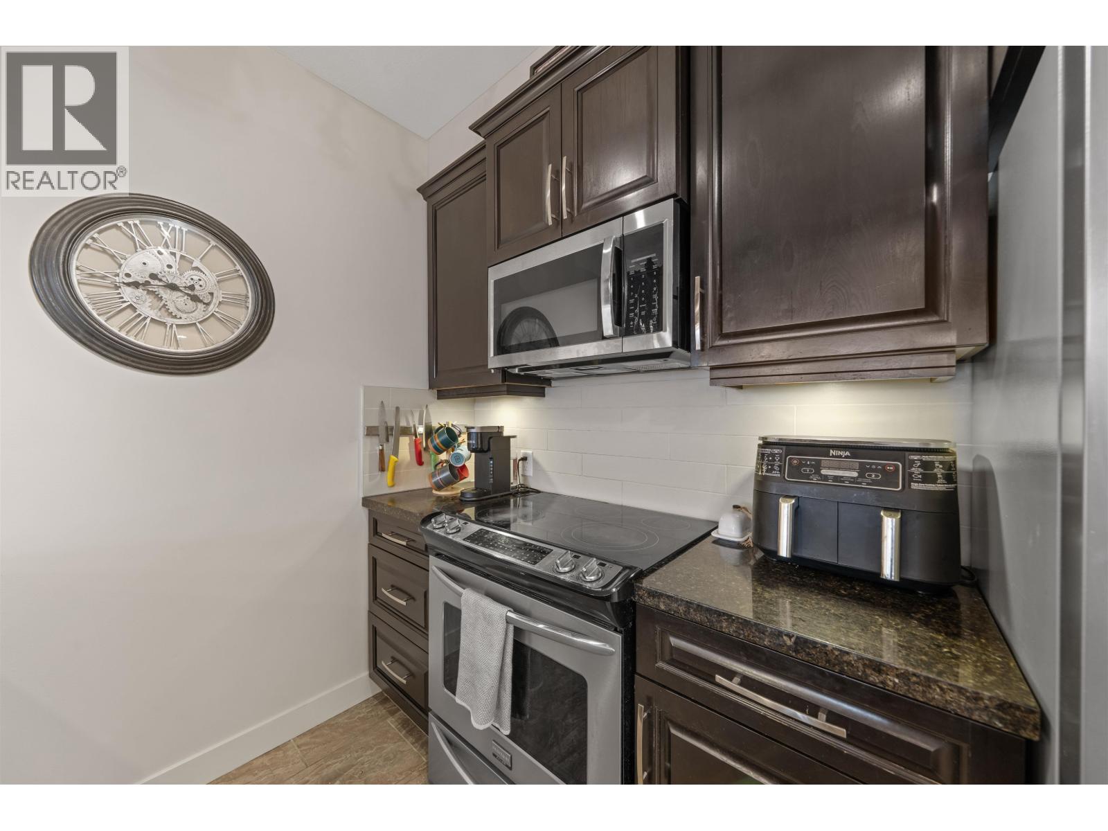 114 11887 Burnett Street Property Photo 10