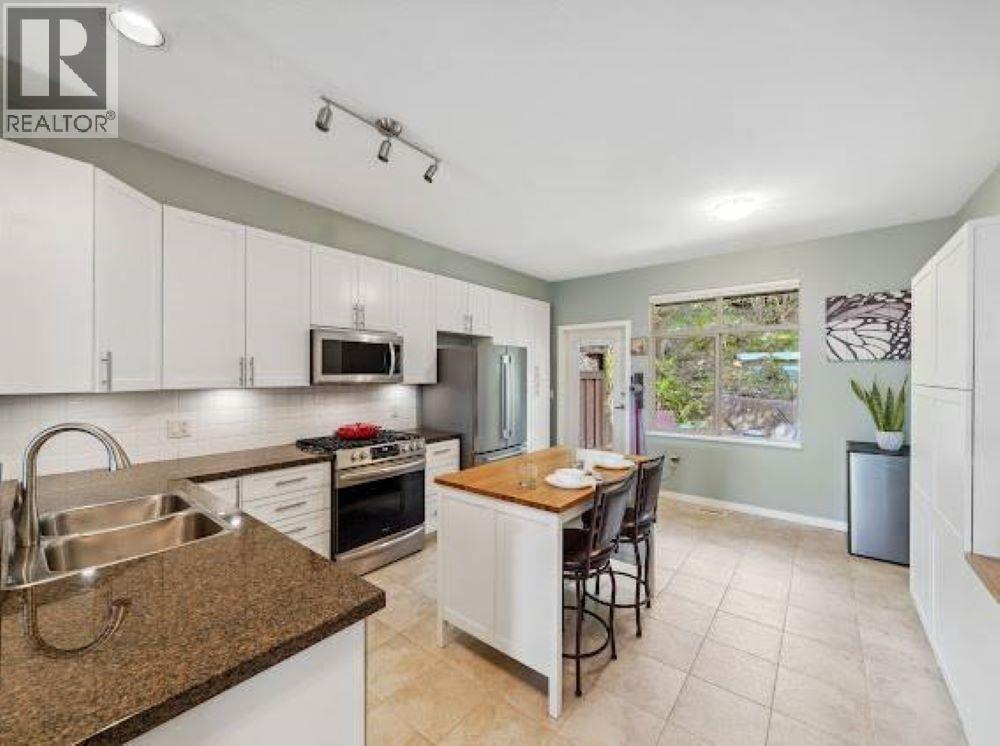 320 Decaire Street Property Photo 6