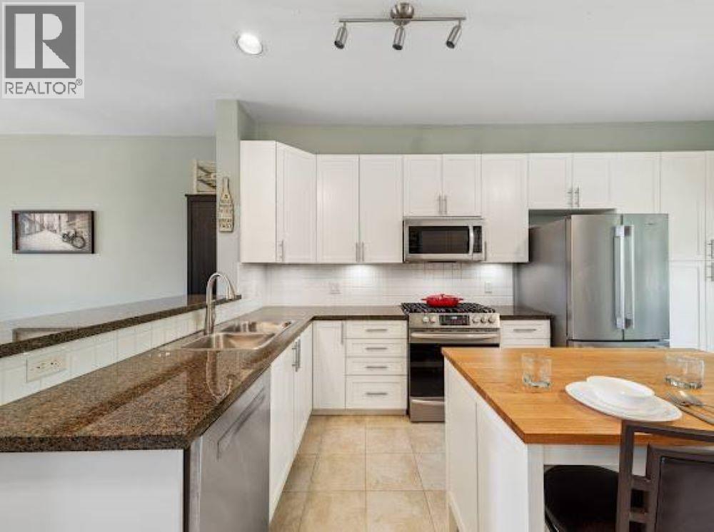 320 Decaire Street Property Photo 8