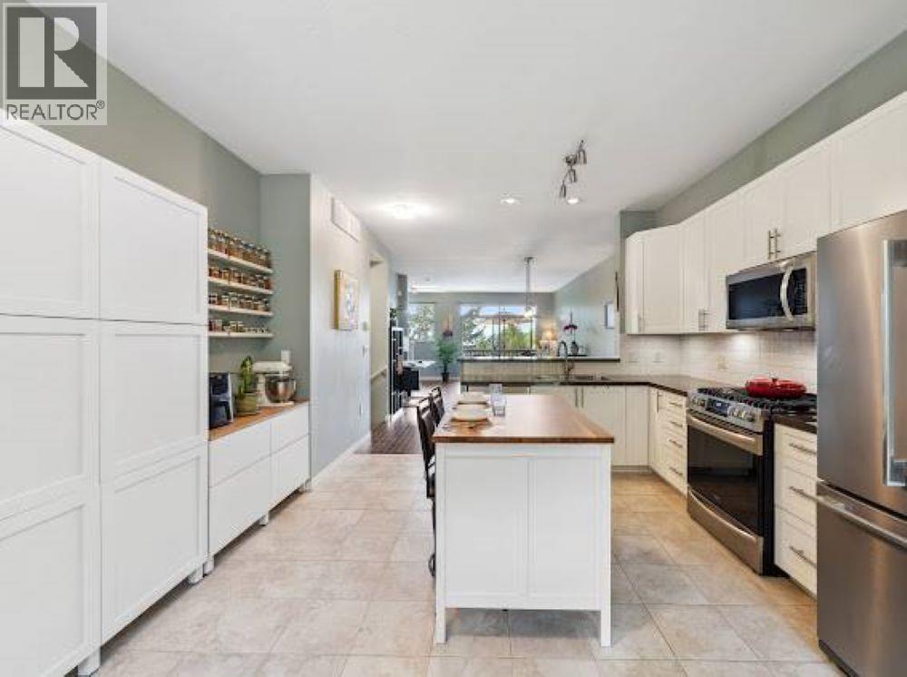 320 Decaire Street Property Photo 9