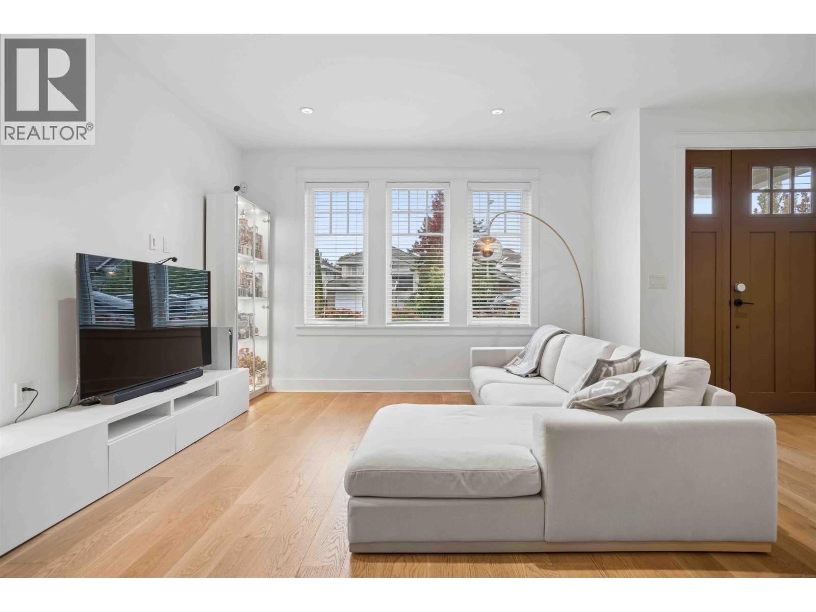5680 Williams Road Property Photo 3