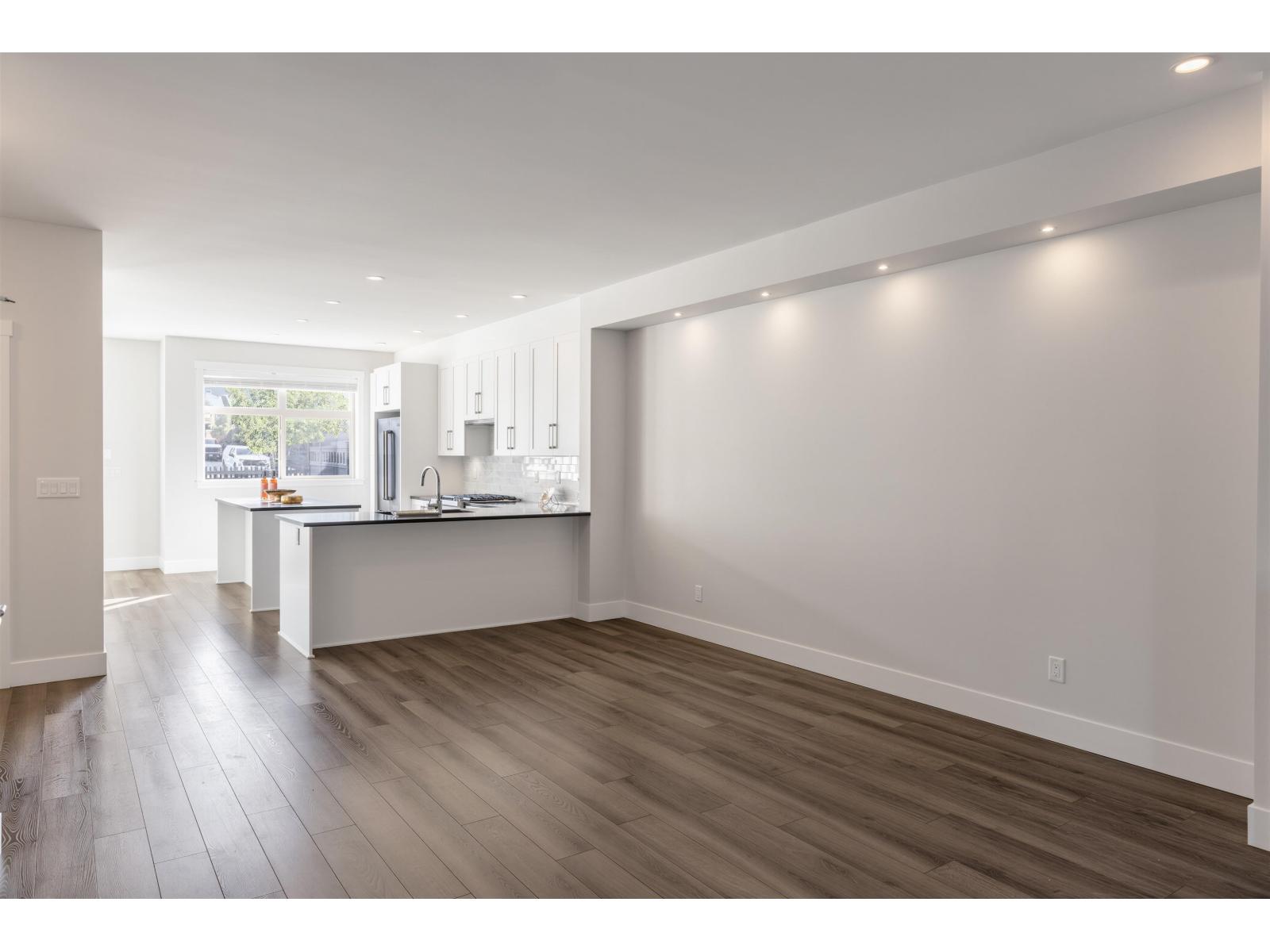 16476 24a Avenue Property Photo 7