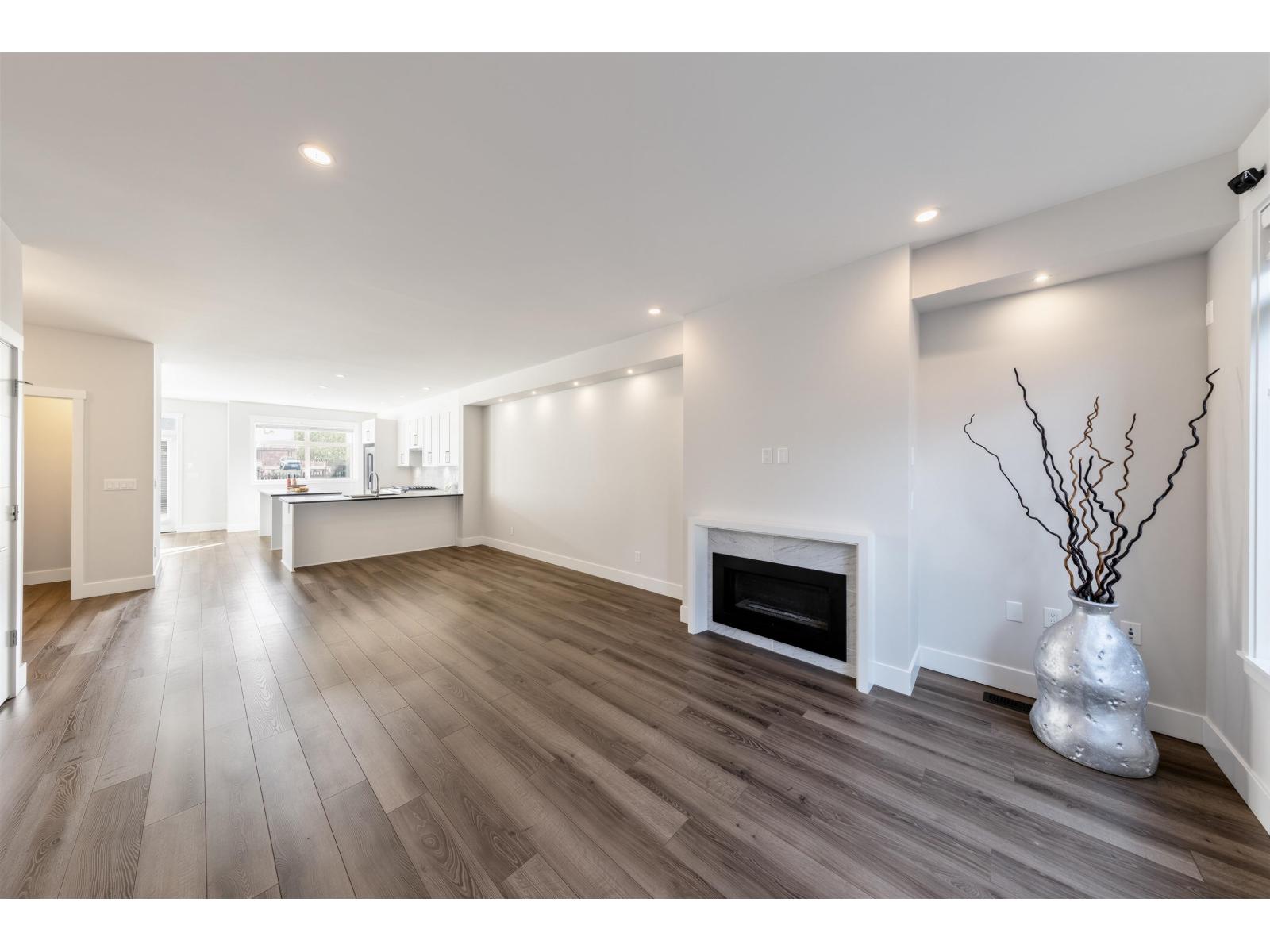 16476 24a Avenue Property Photo 10