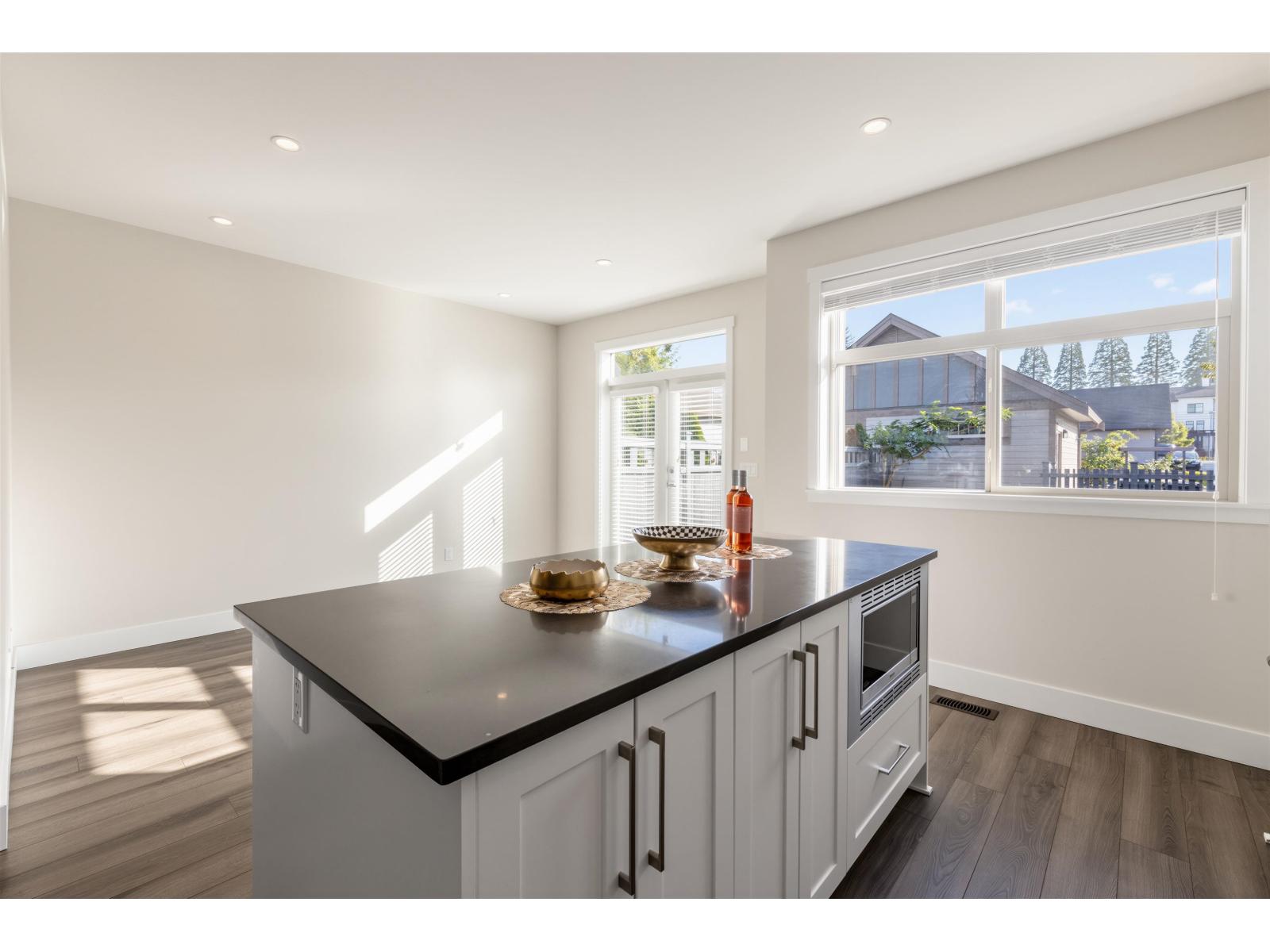 16476 24a Avenue Property Photo 14