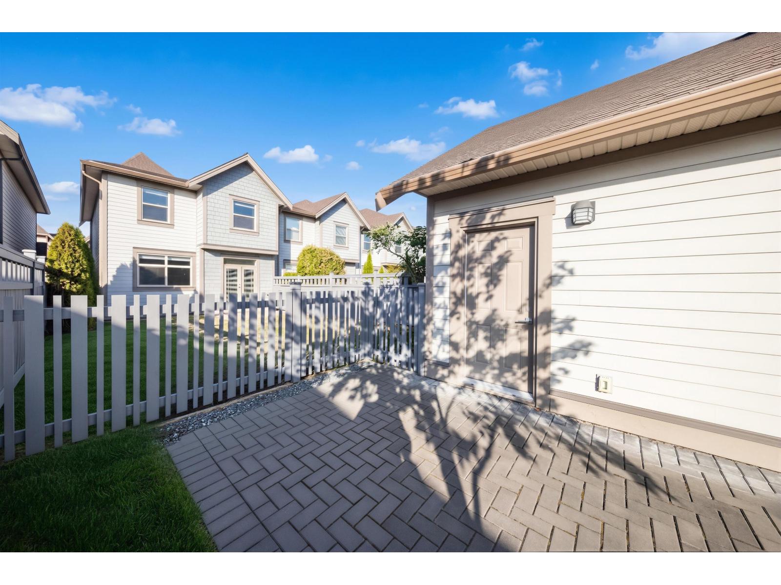 16476 24a Avenue Property Photo 33
