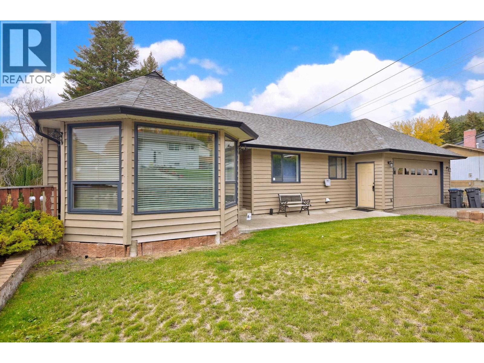 599 Pearkes Drive Property Photo 2