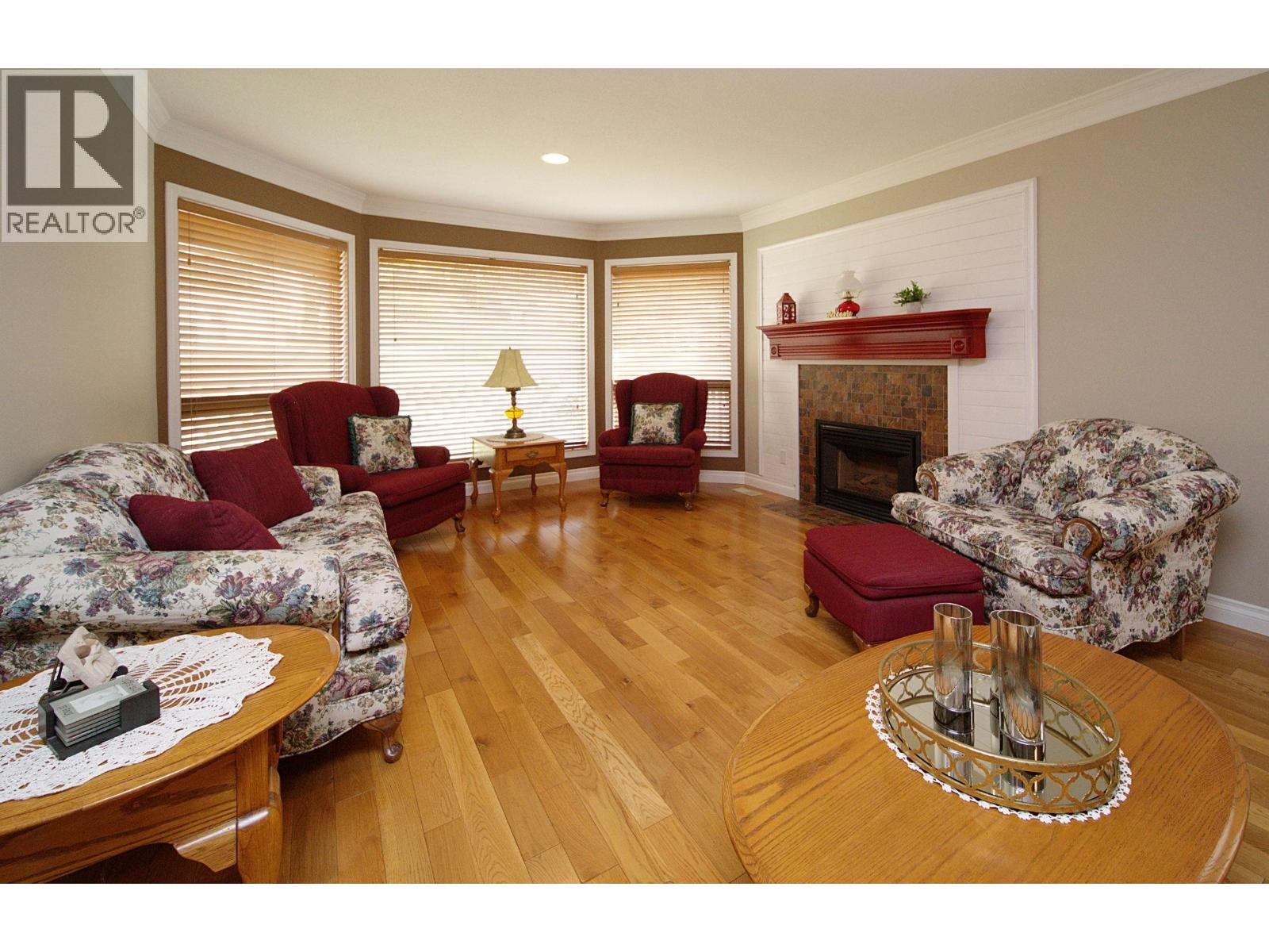 599 Pearkes Drive Property Photo 5