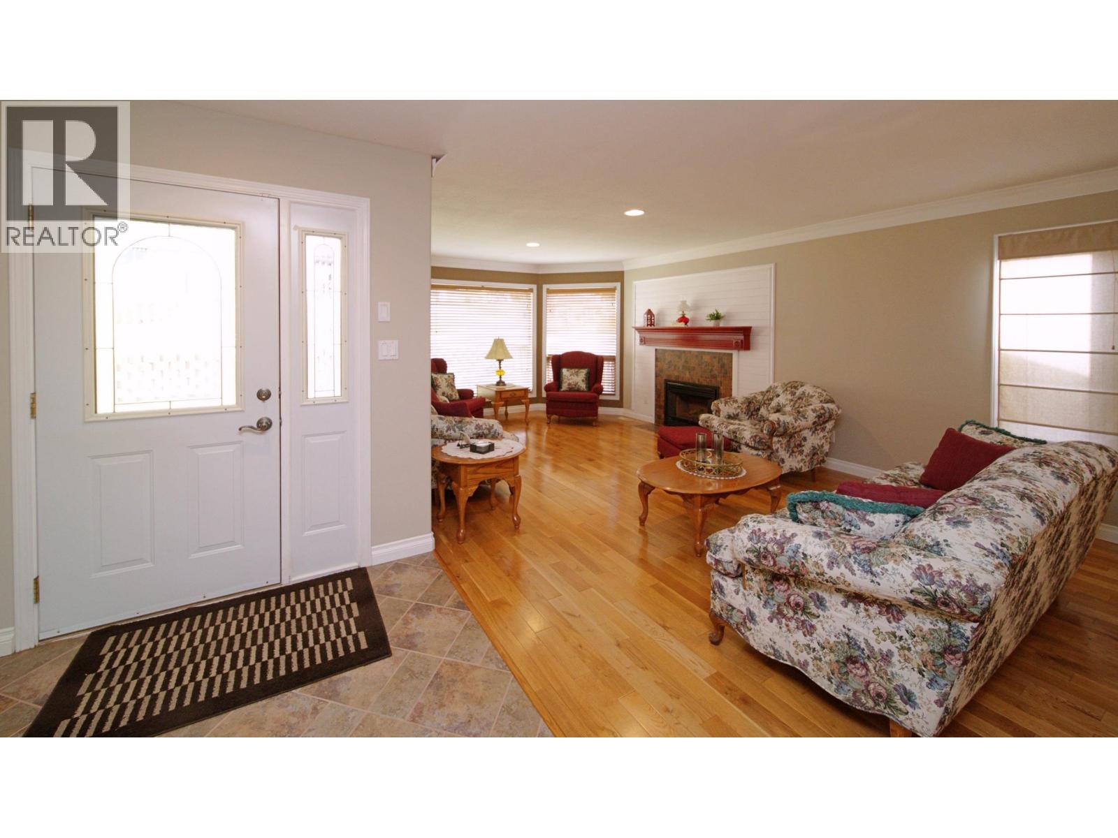 599 Pearkes Drive Property Photo 6