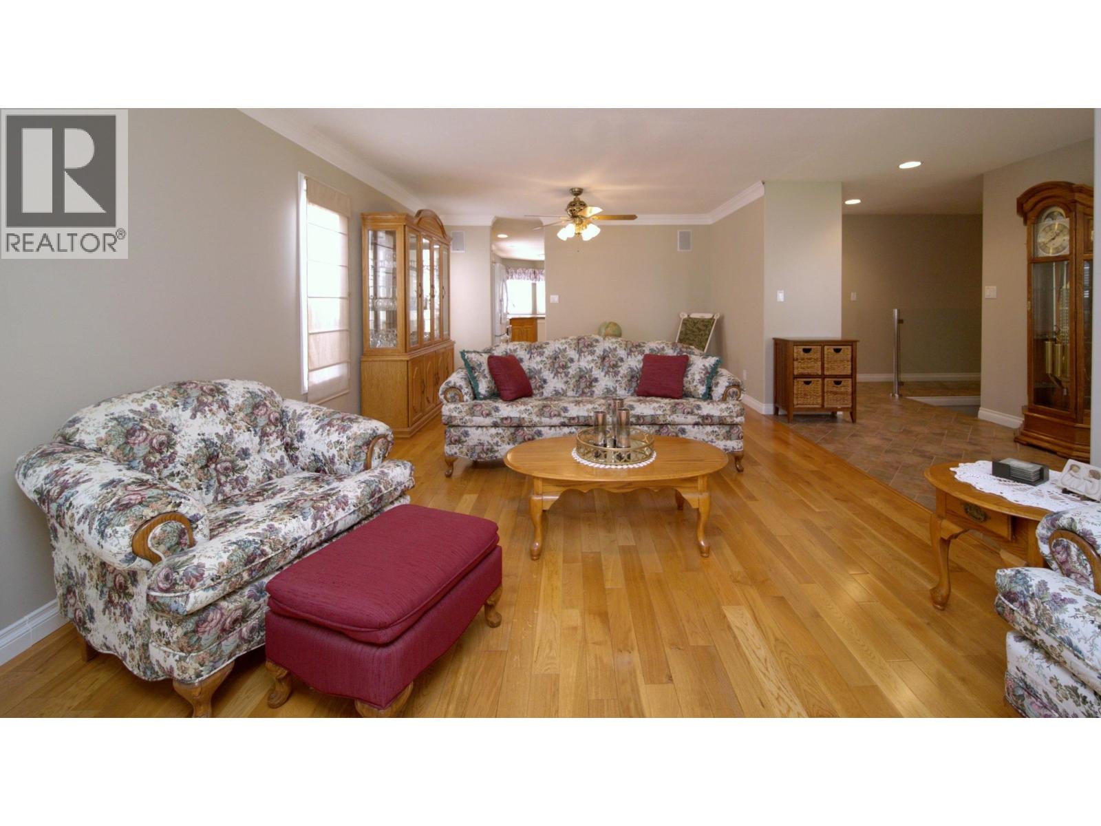 599 Pearkes Drive Property Photo 8