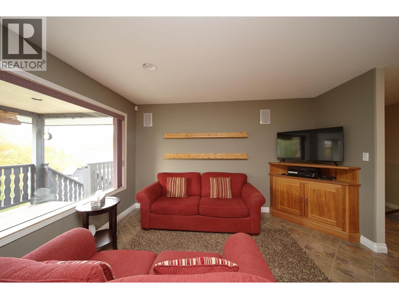 599 Pearkes Drive Property Photo 12