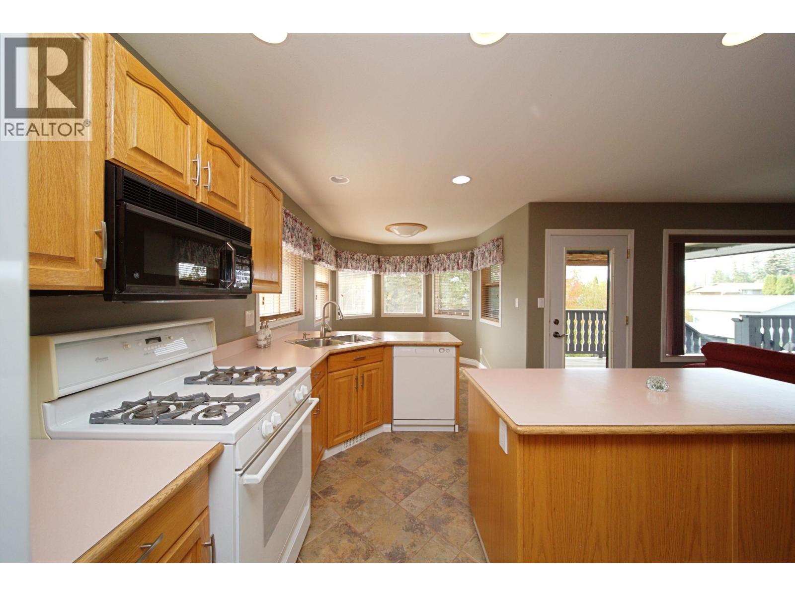 599 Pearkes Drive Property Photo 13