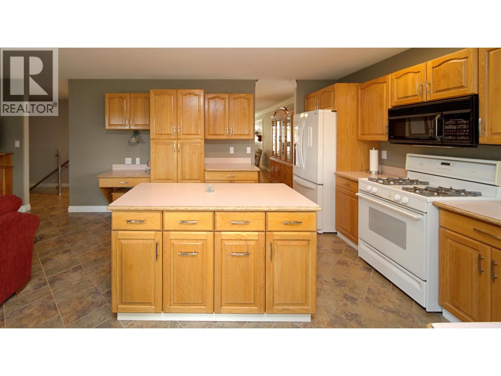 599 Pearkes Drive Property Photo 15