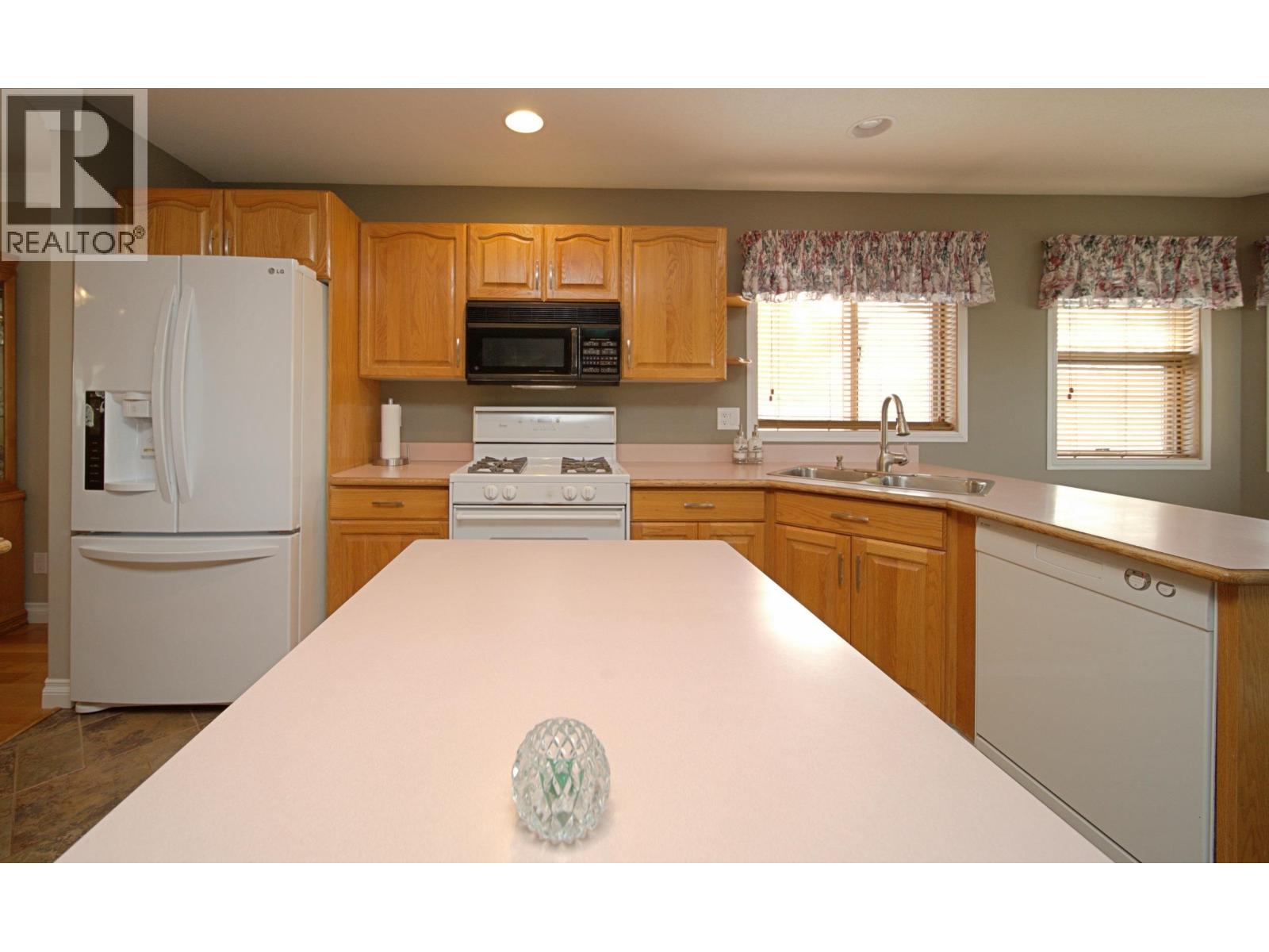 599 Pearkes Drive Property Photo 16