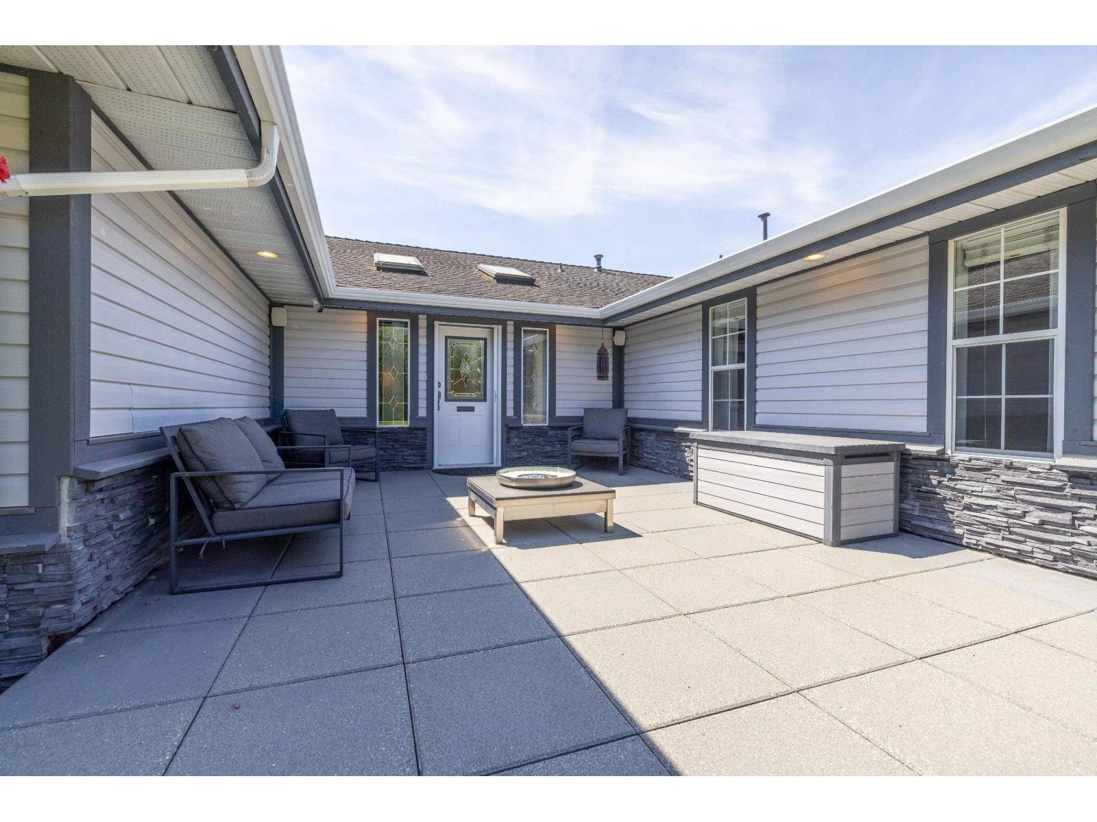 15430 Kilmore Close Property Photo 3
