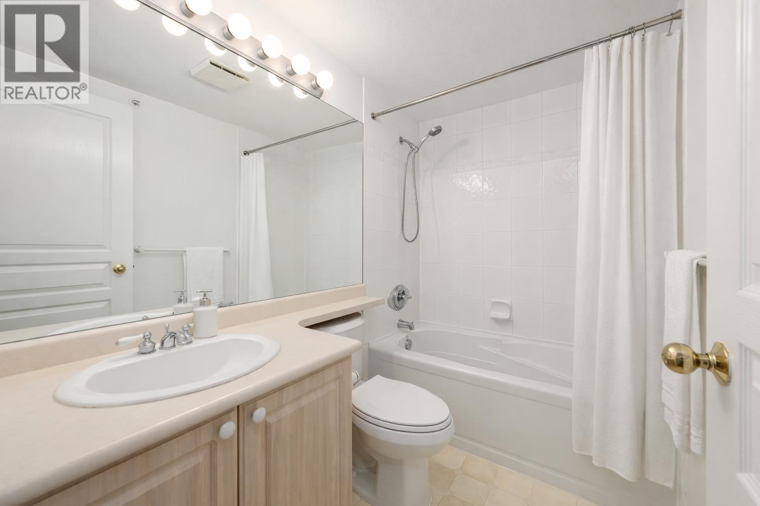 15 3428 Adanac Street Property Photo 9