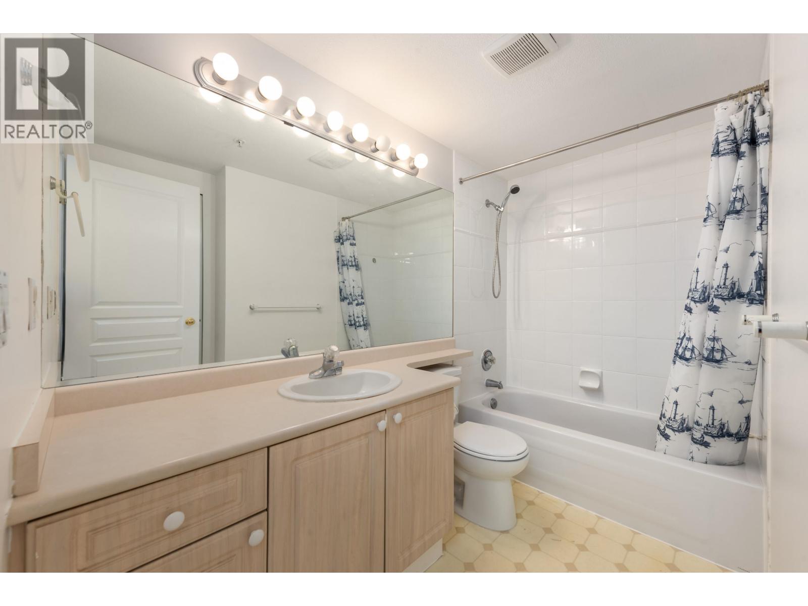 15 3428 Adanac Street Property Photo 11