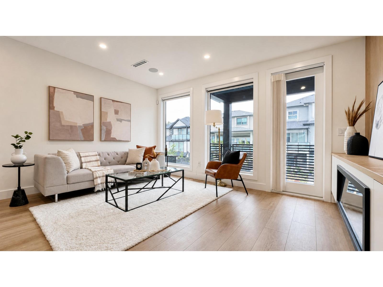 16521 20 Avenue Property Photo 2
