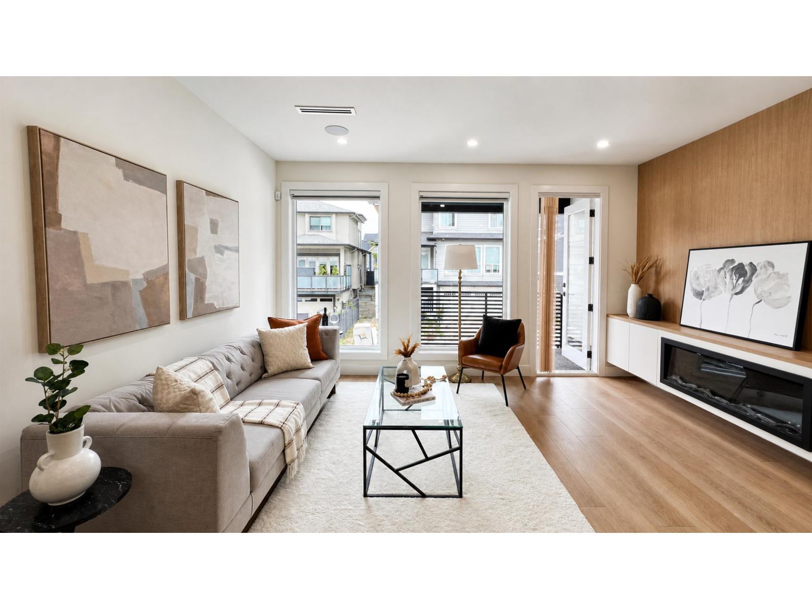 16521 20 Avenue Property Photo 3