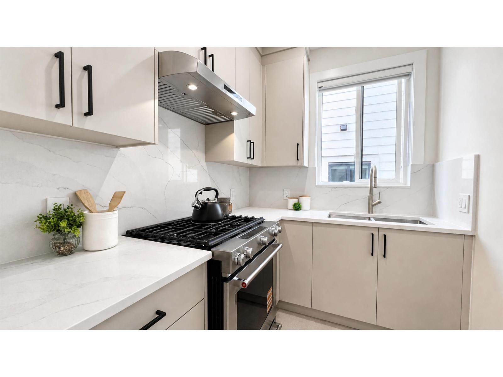 16521 20 Avenue Property Photo 13