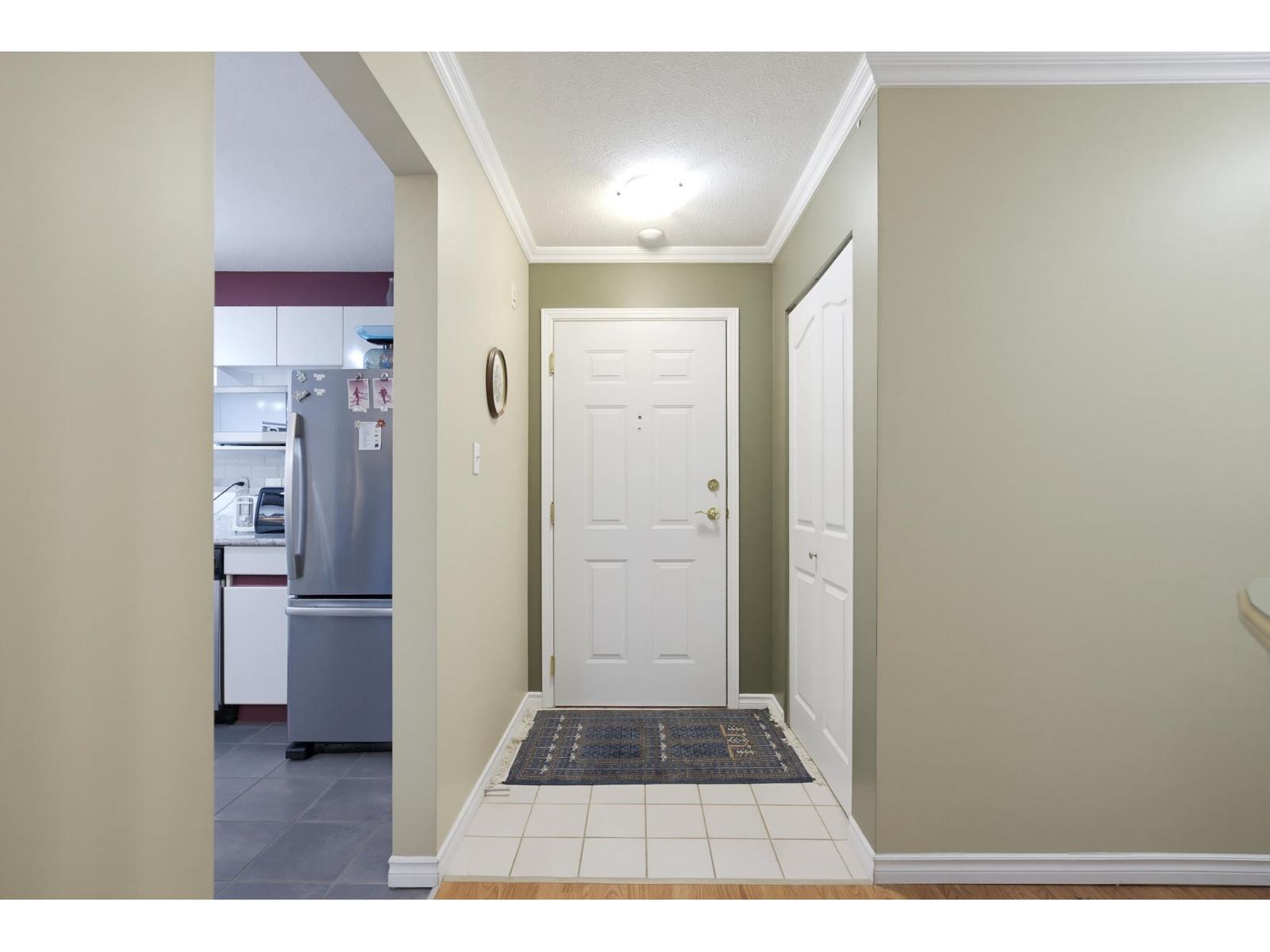 208 33280 E Bourquin Crescent Property Photo 6