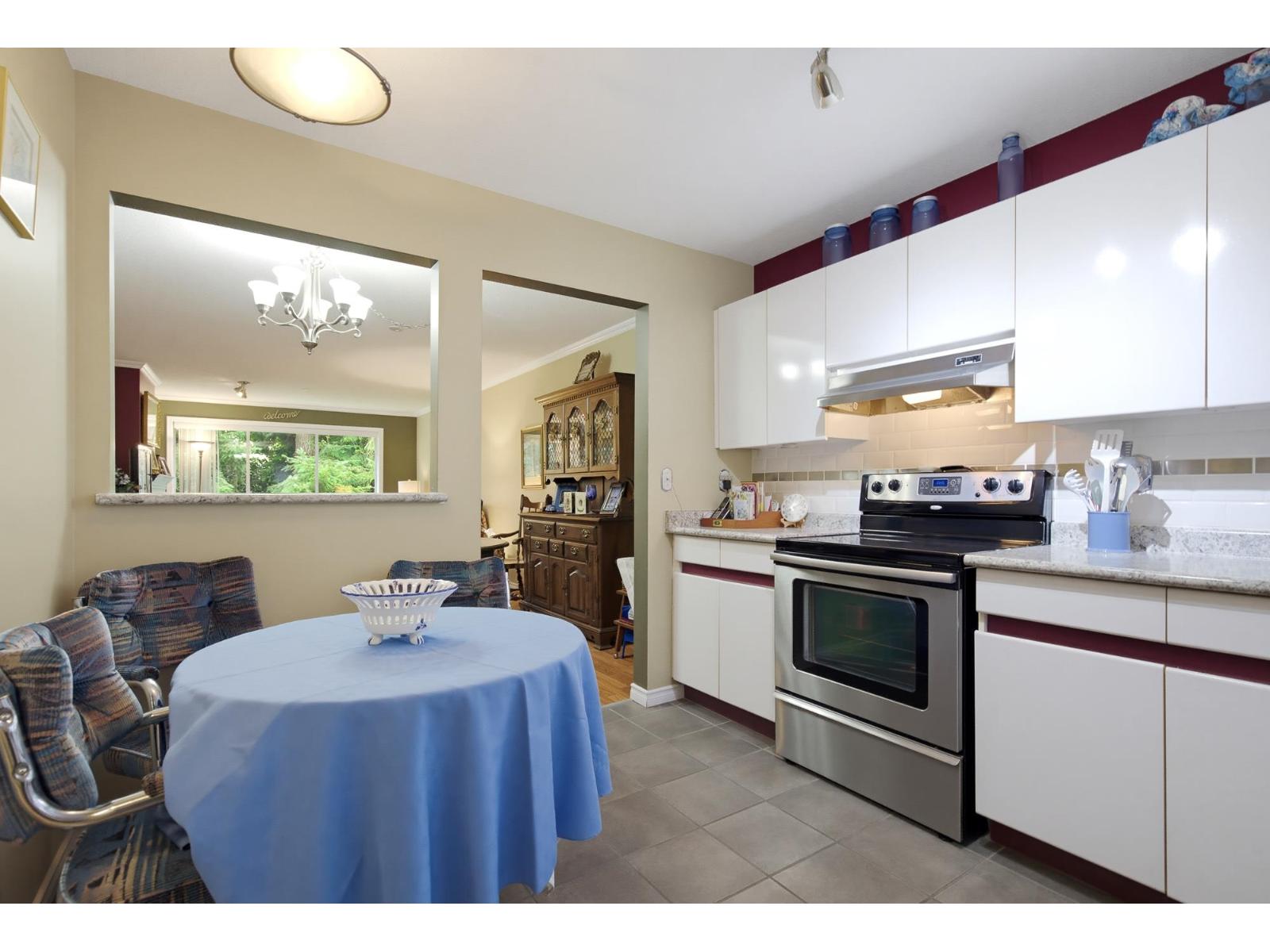 208 33280 E Bourquin Crescent Property Photo 9