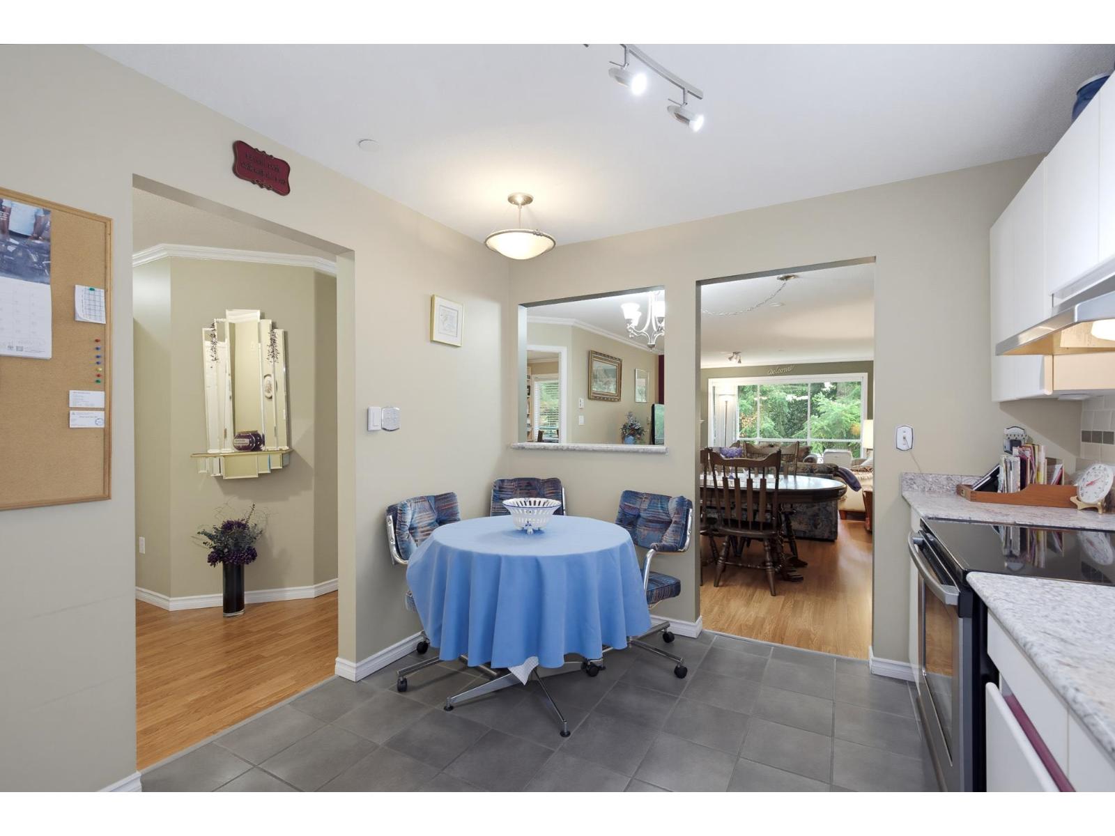 208 33280 E Bourquin Crescent Property Photo 11