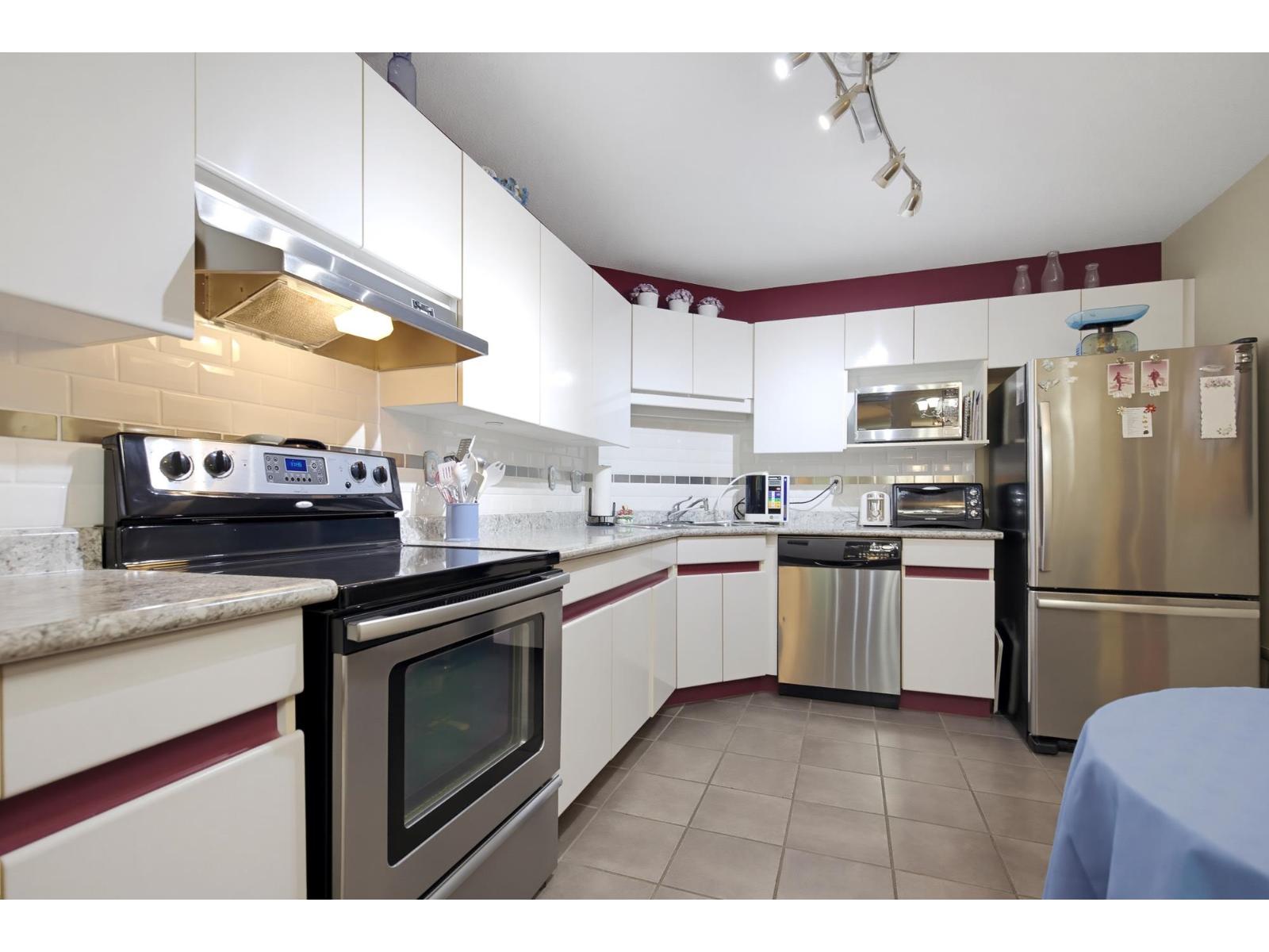 208 33280 E Bourquin Crescent Property Photo 13